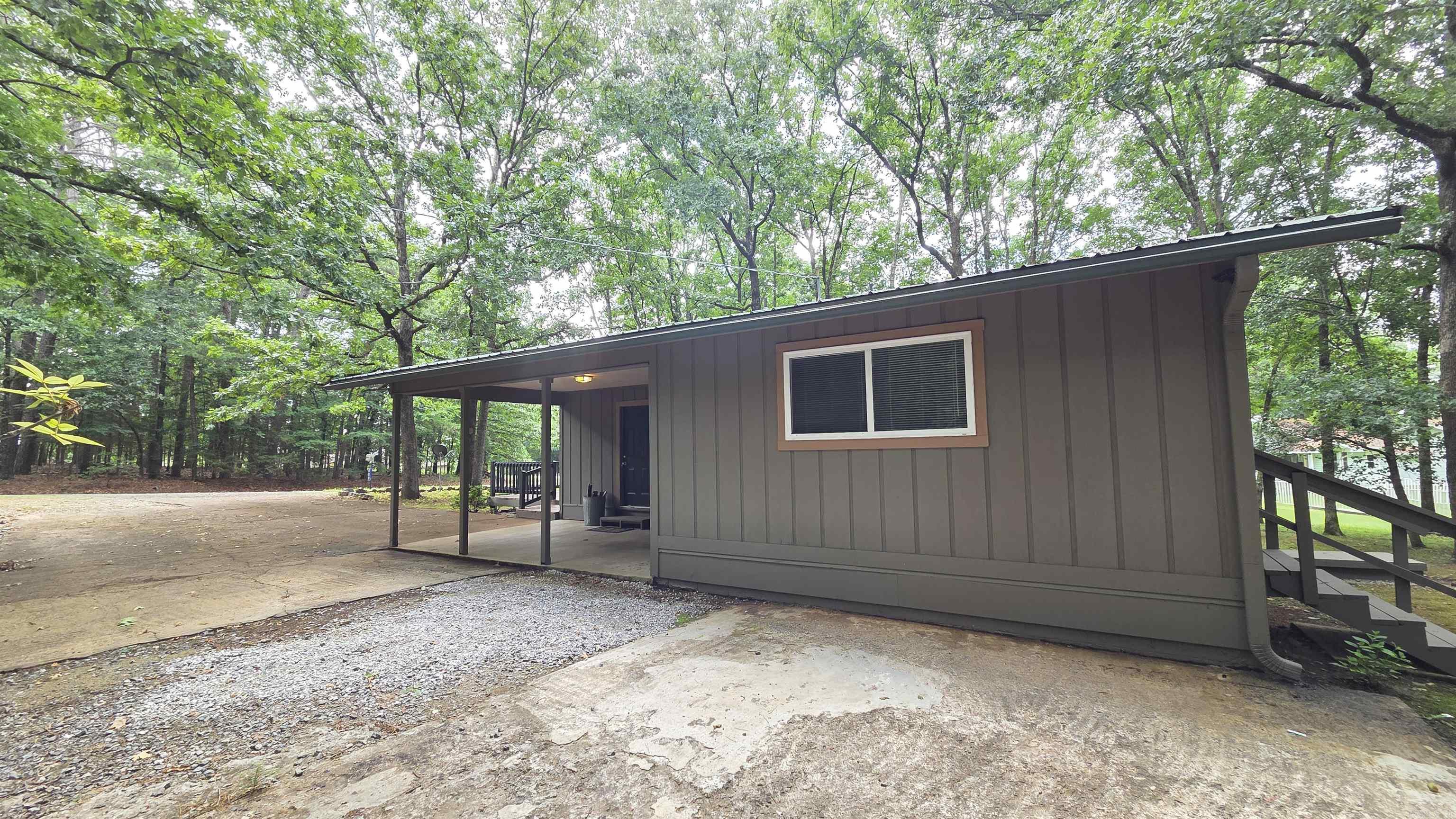 220 Lookout Dr Property Photo 8