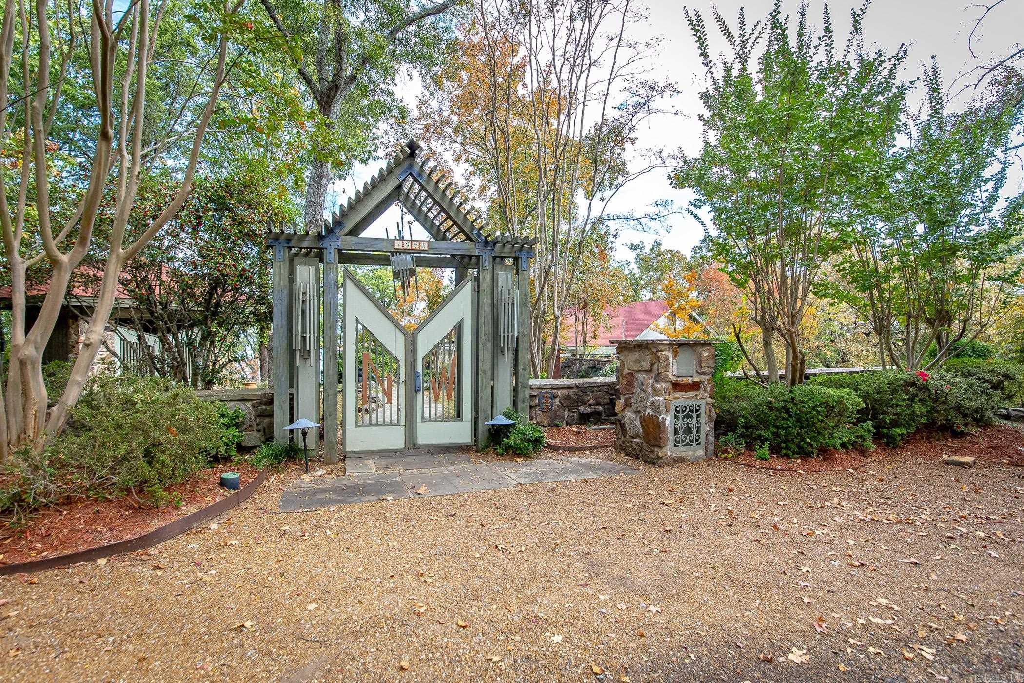 1023 Rock Ledge Road Property Photo 3
