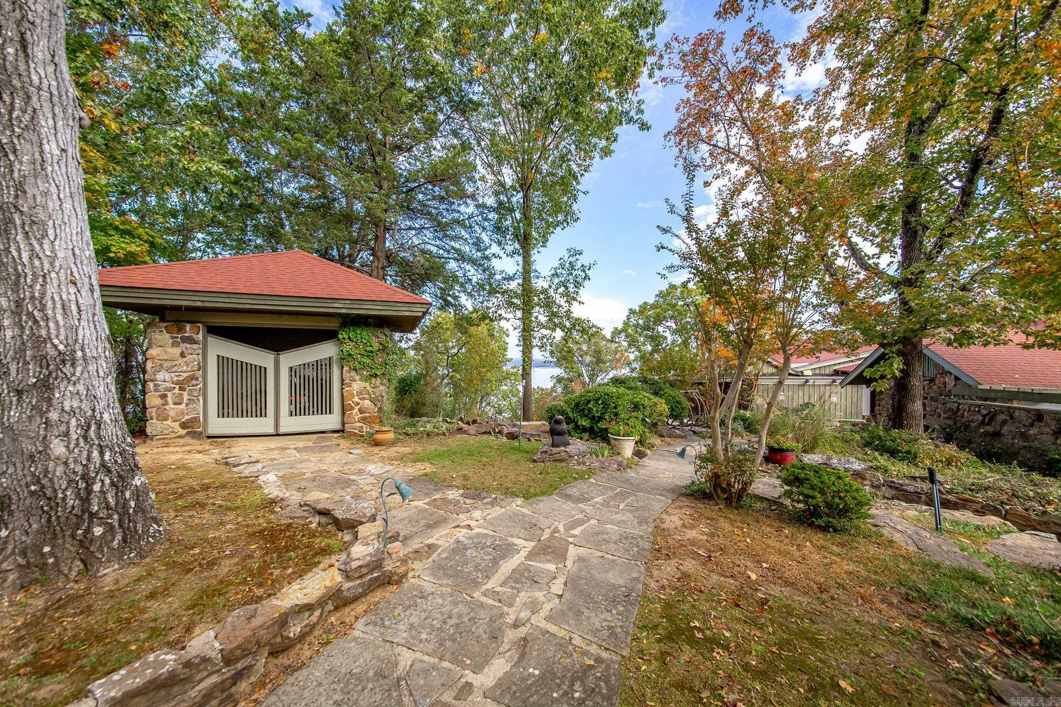 1023 Rock Ledge Road Property Photo 4
