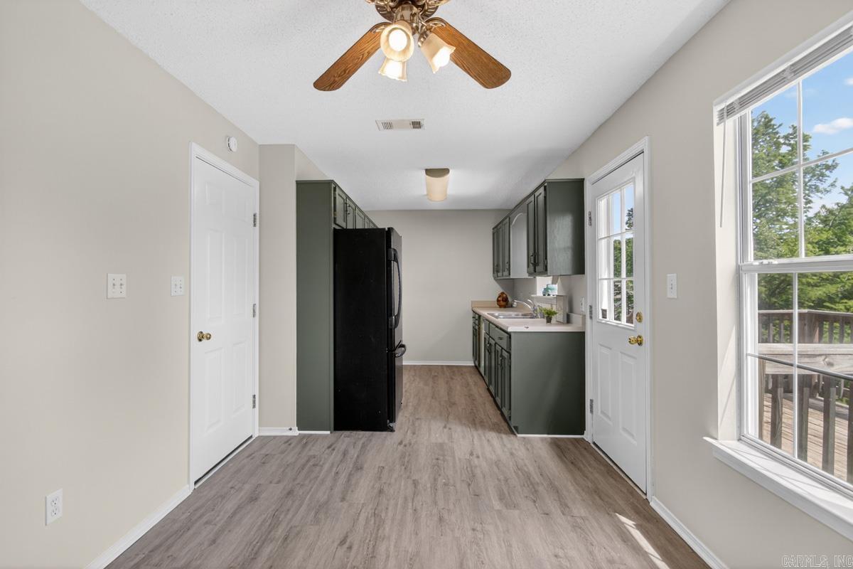 13825 Ridge Crest Drive Property Photo 8