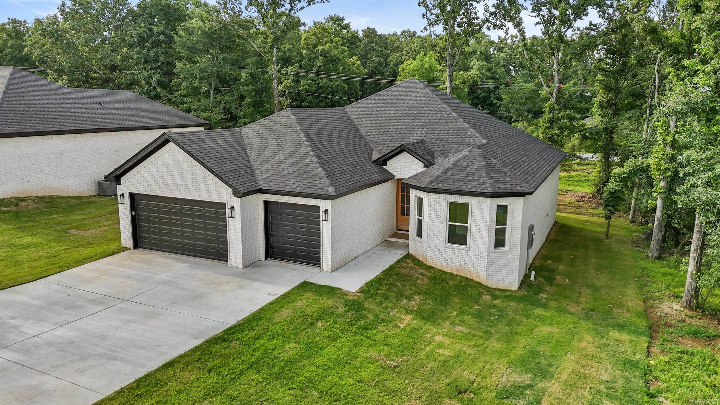 517 Forest Oak Cove Property Photo 4