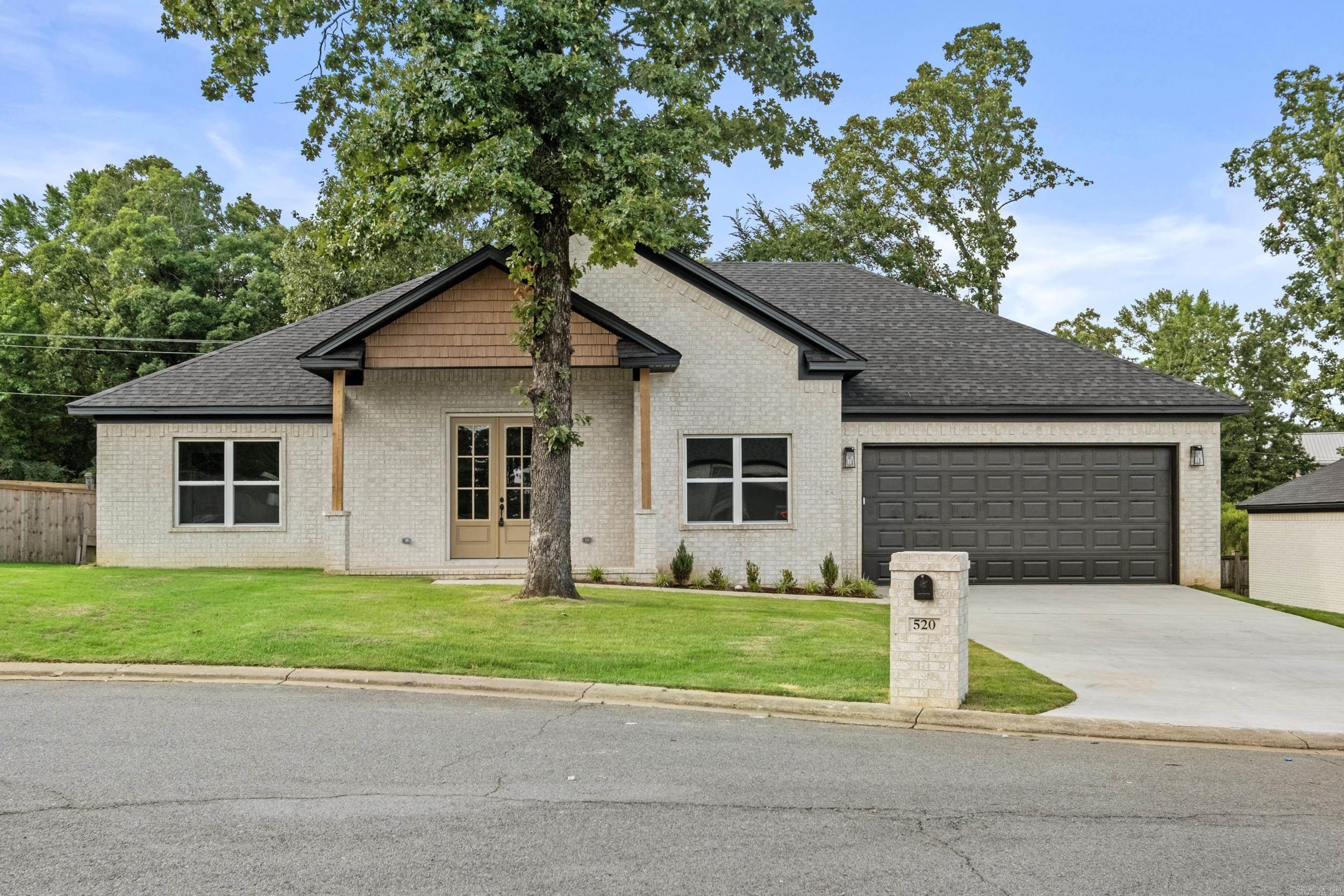 520 Forest Oak Cove Property Photo 1
