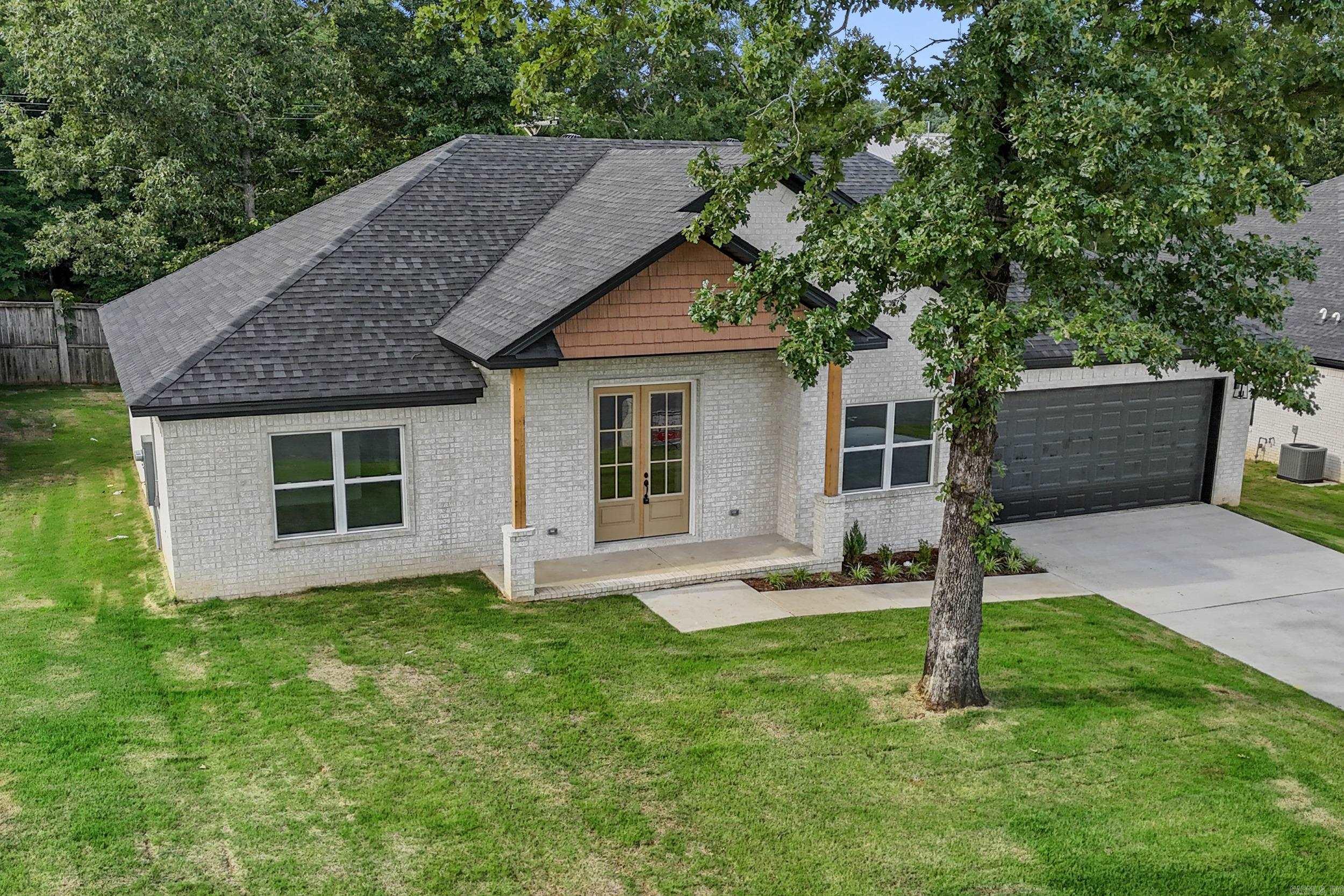 520 Forest Oak Cove Property Photo 4