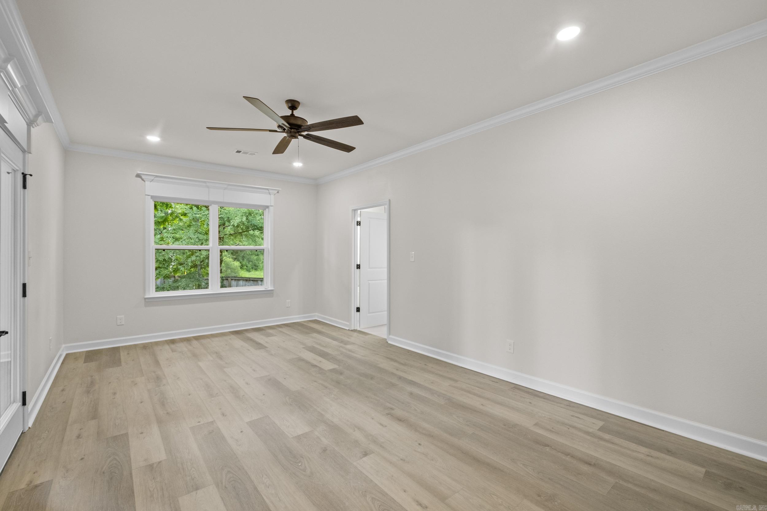 520 Forest Oak Cove Property Photo 17