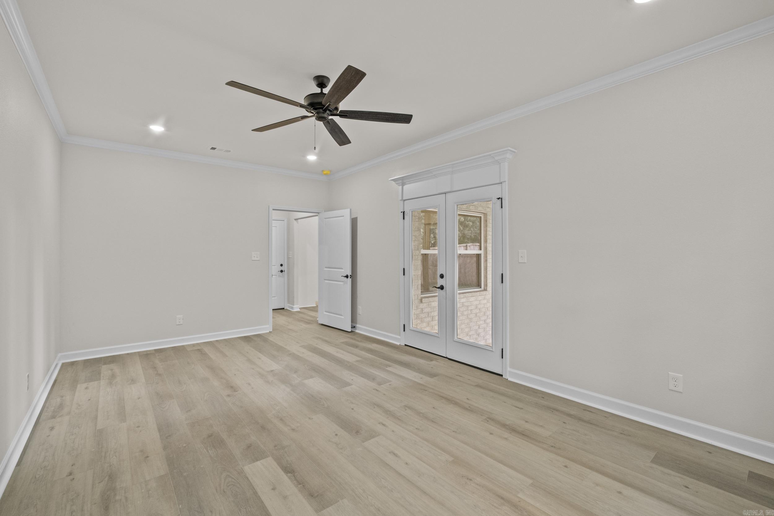 520 Forest Oak Cove Property Photo 18