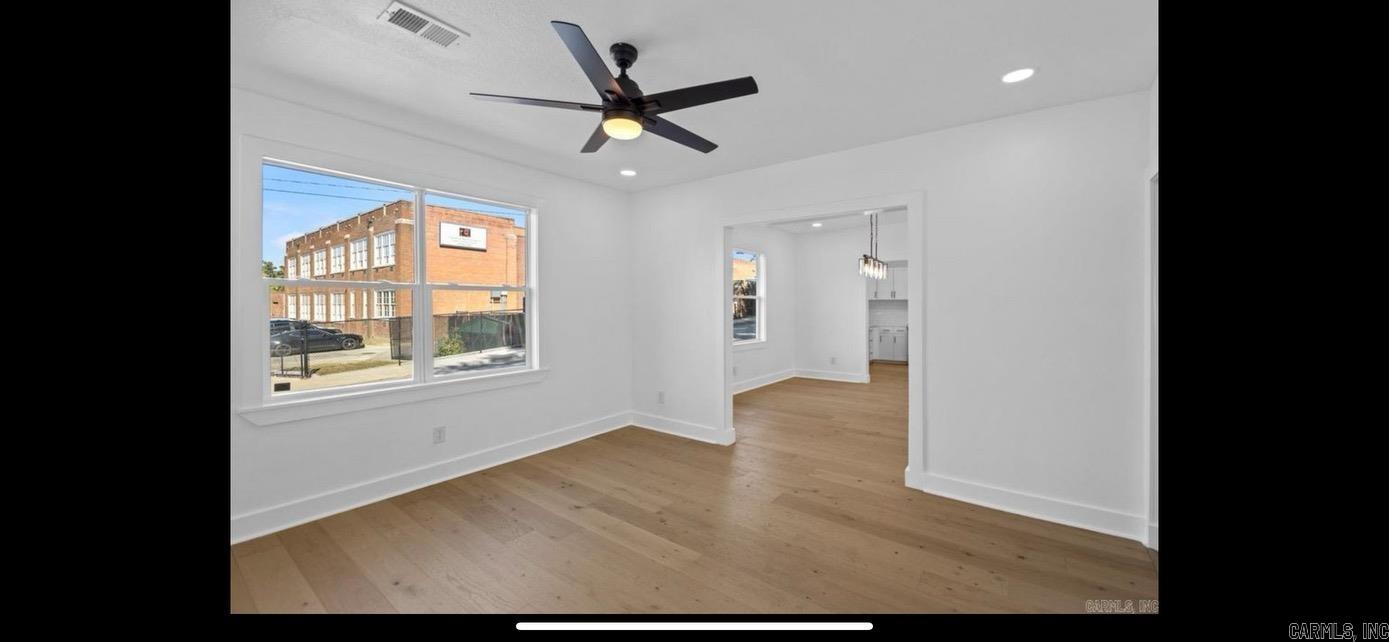 2501 Maple Street Property Photo 5