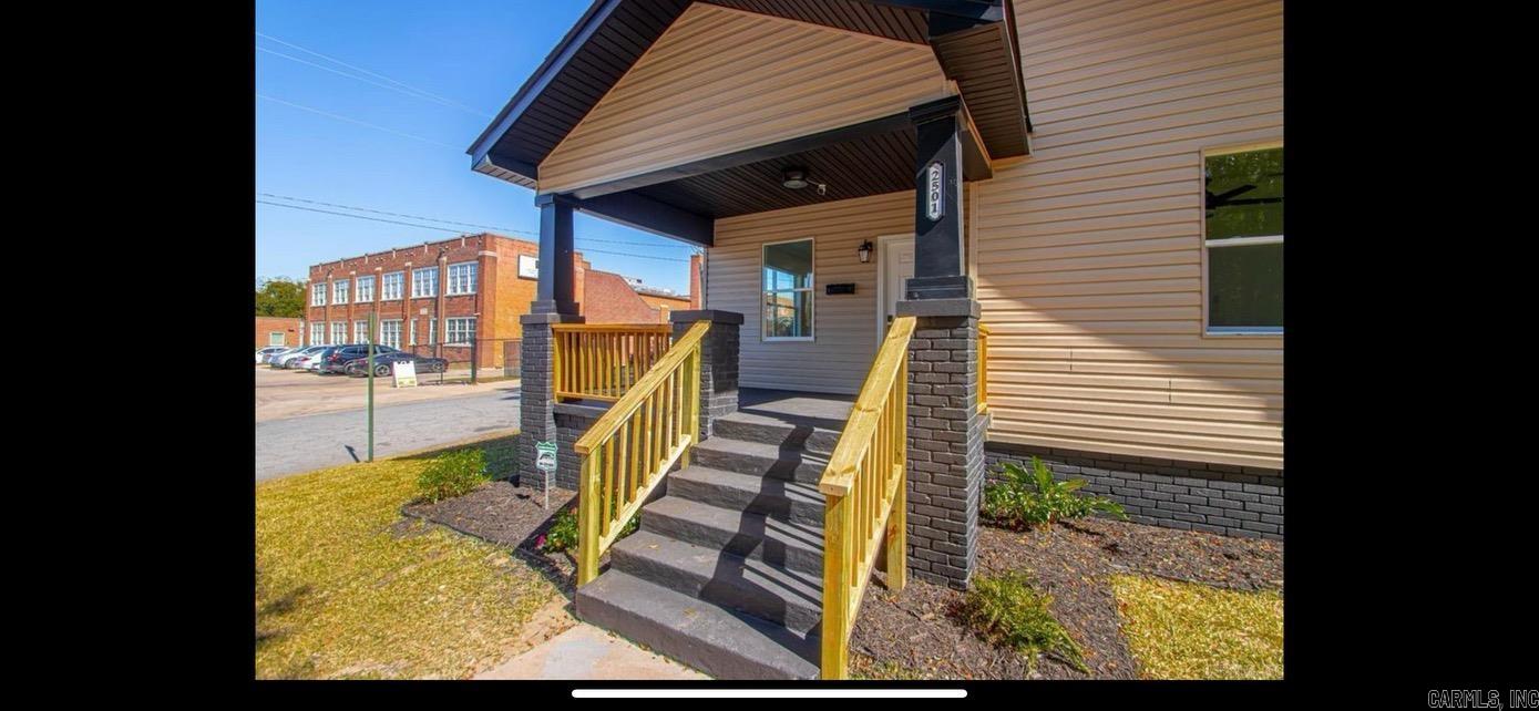 2501 Maple Street Property Photo 23