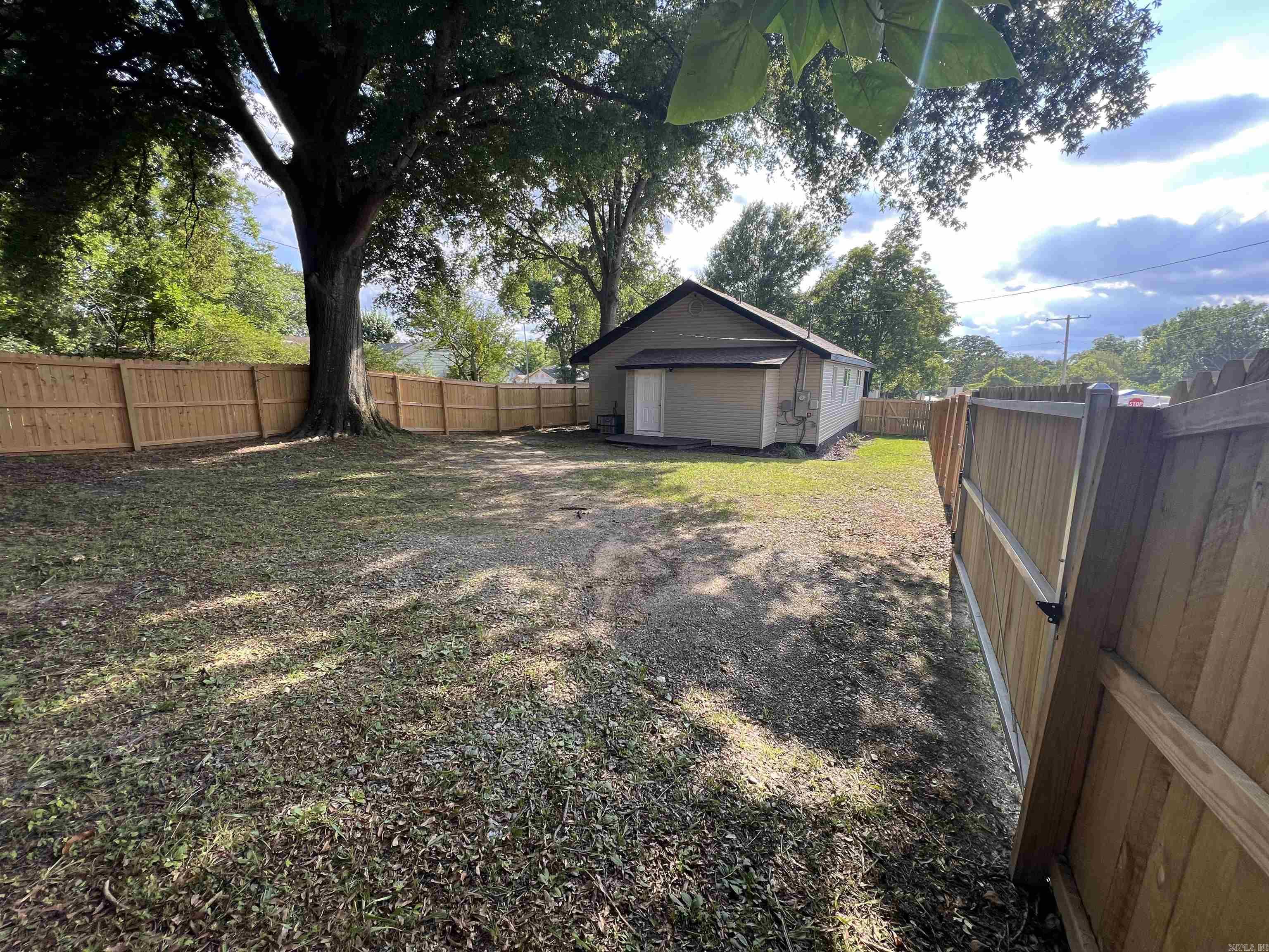 2501 Maple Street Property Photo 30