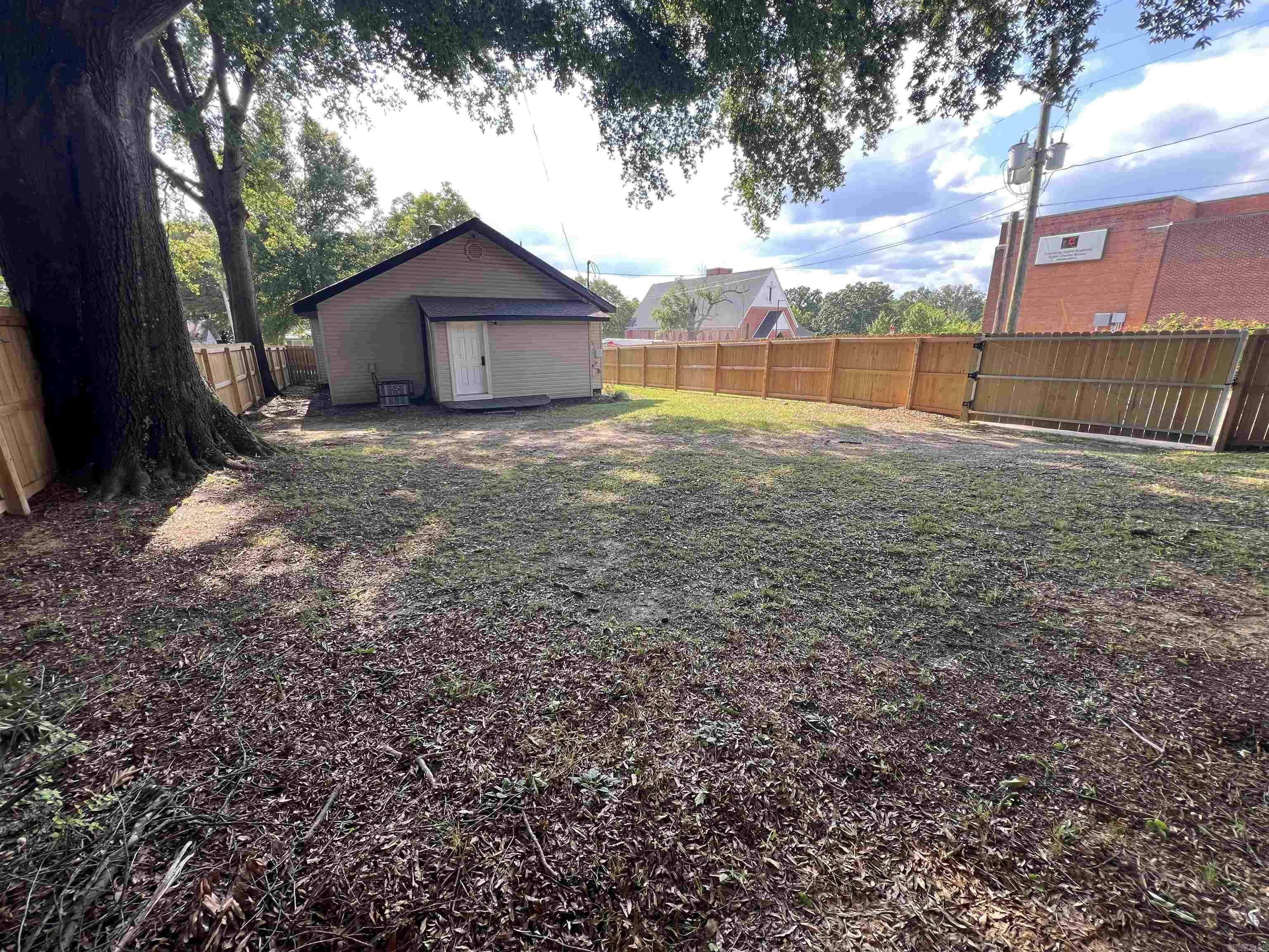 2501 Maple Street Property Photo 31