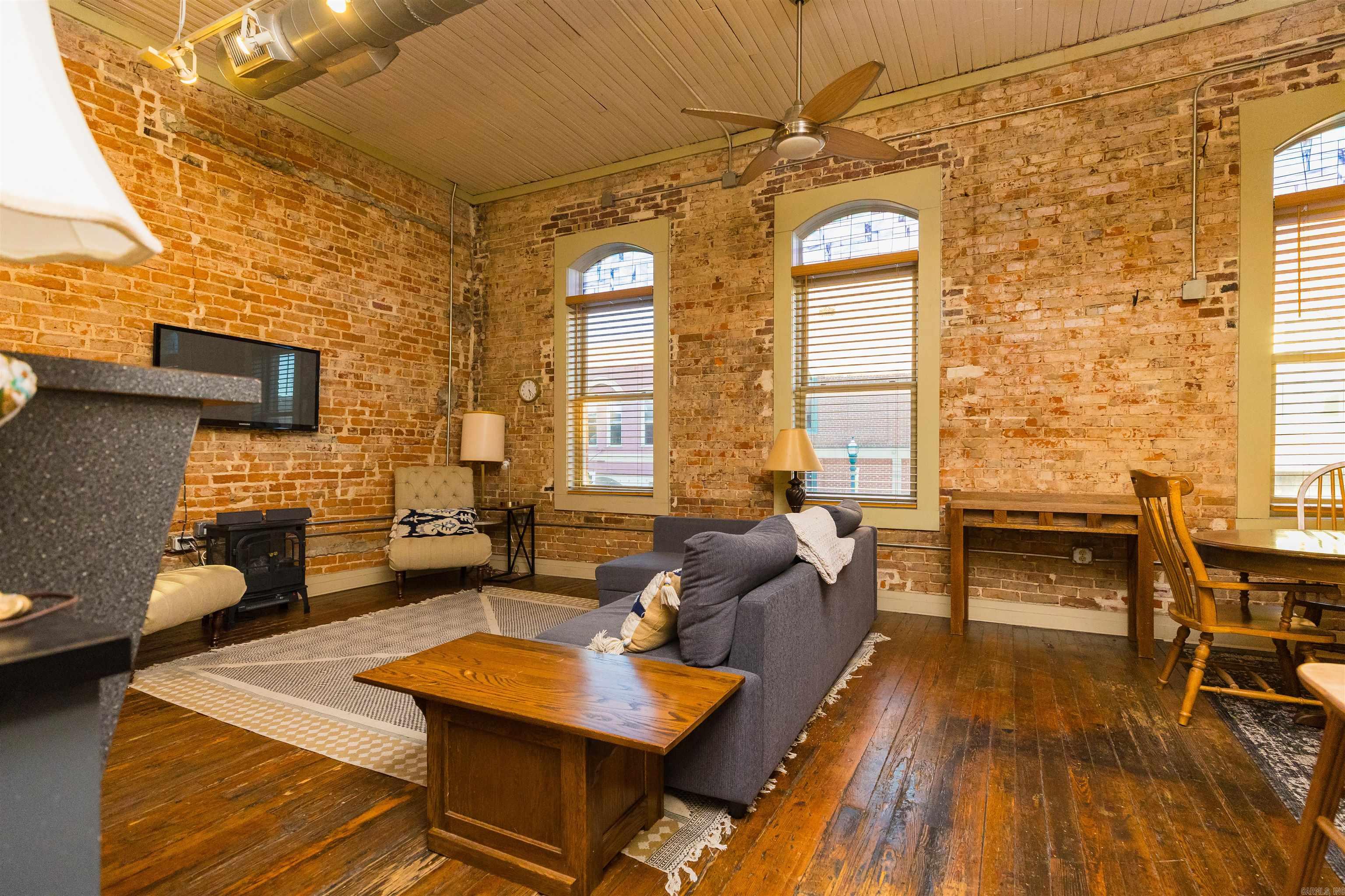 241 S Main Property Photo 10