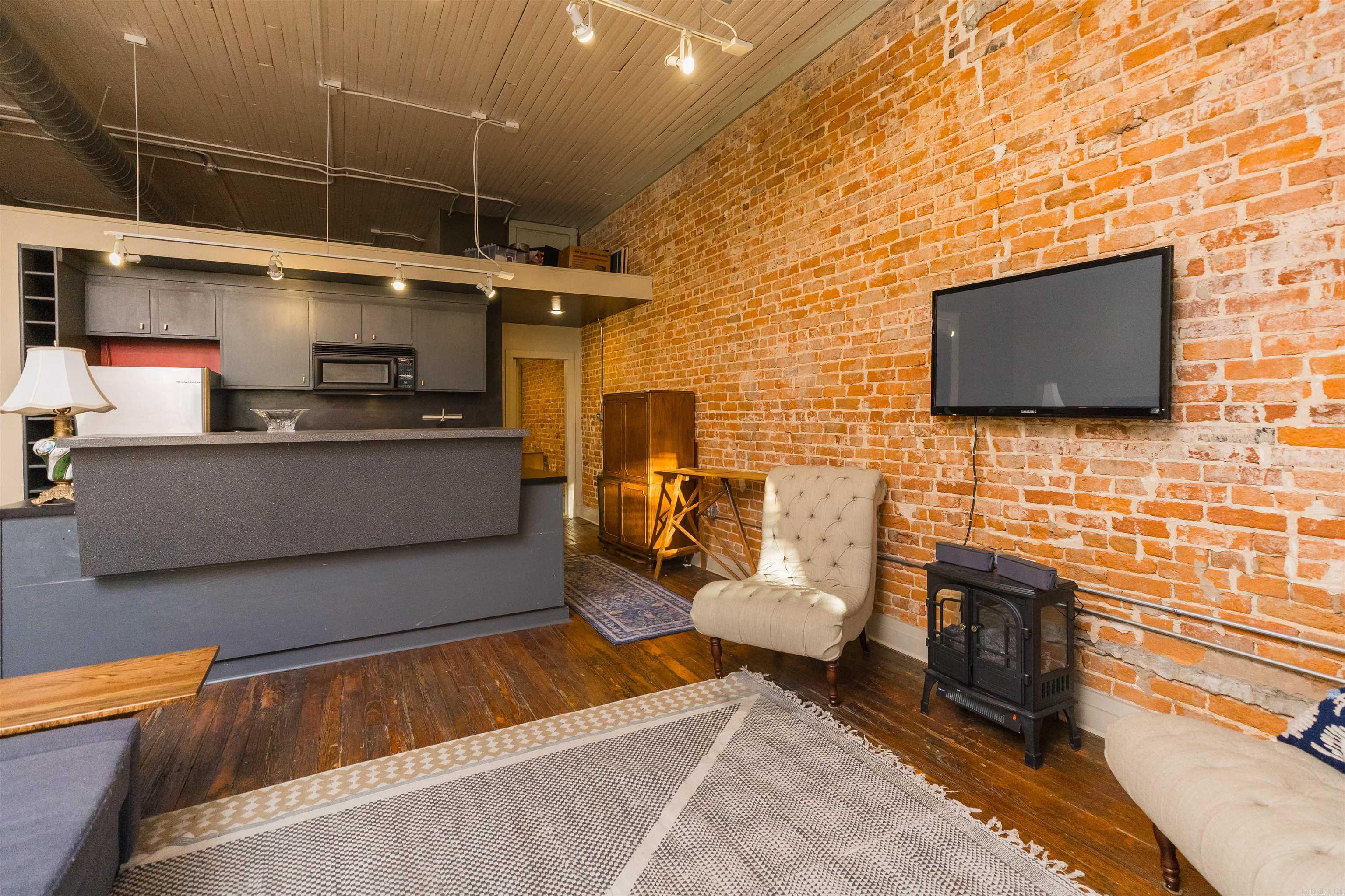 241 S Main Property Photo 15