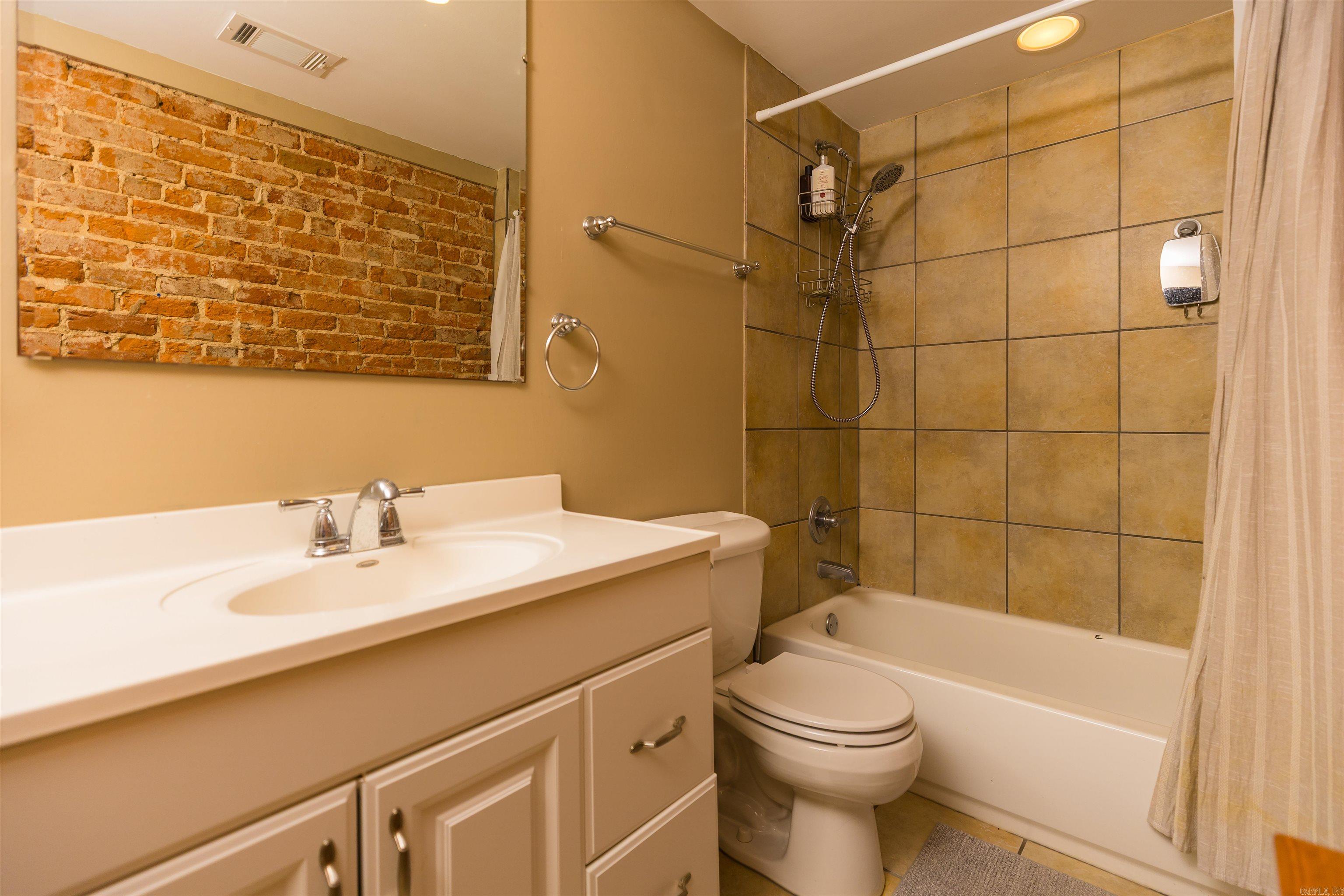 241 S Main Property Photo 30