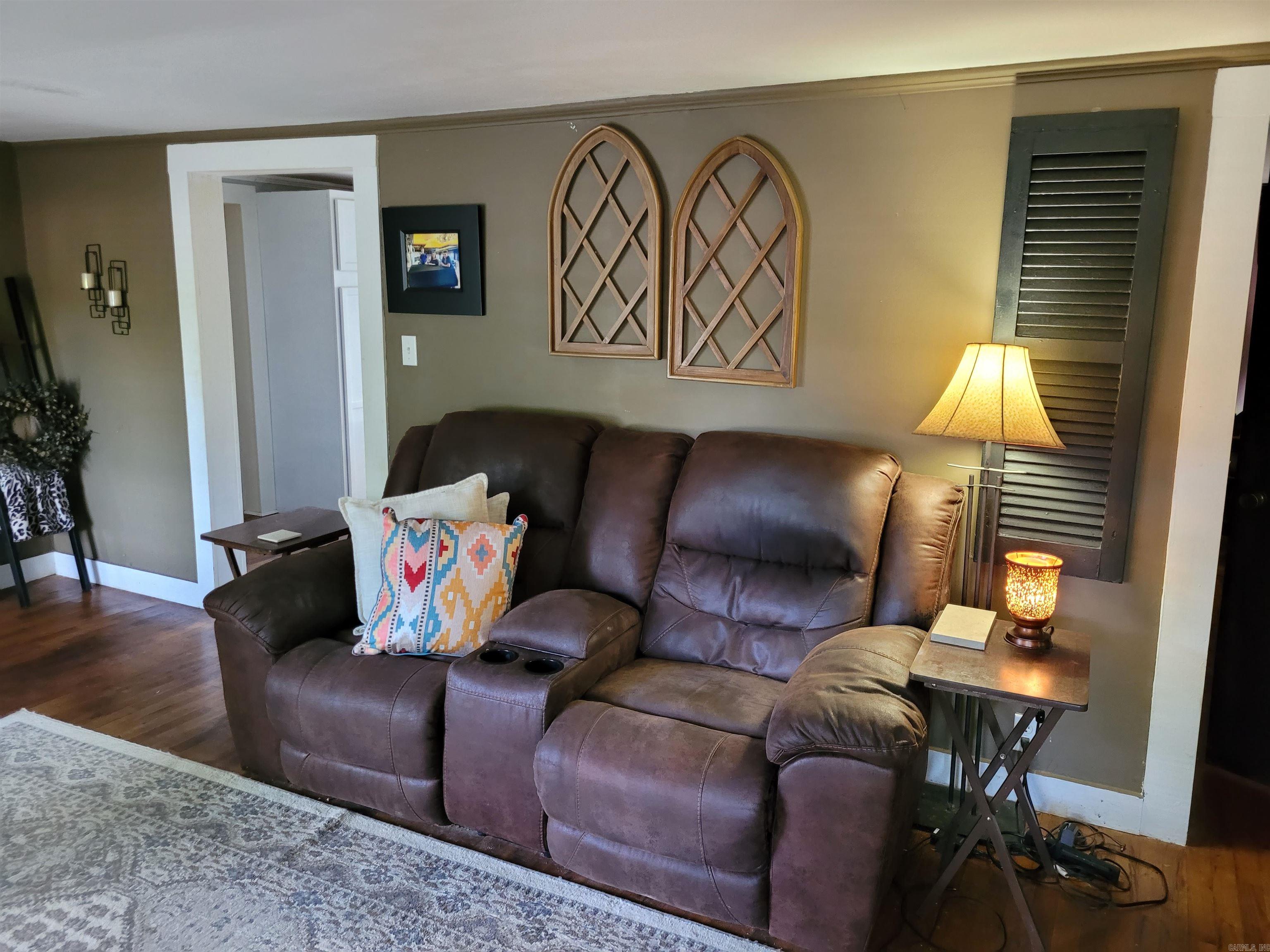 202 Matthews Street Property Photo 6