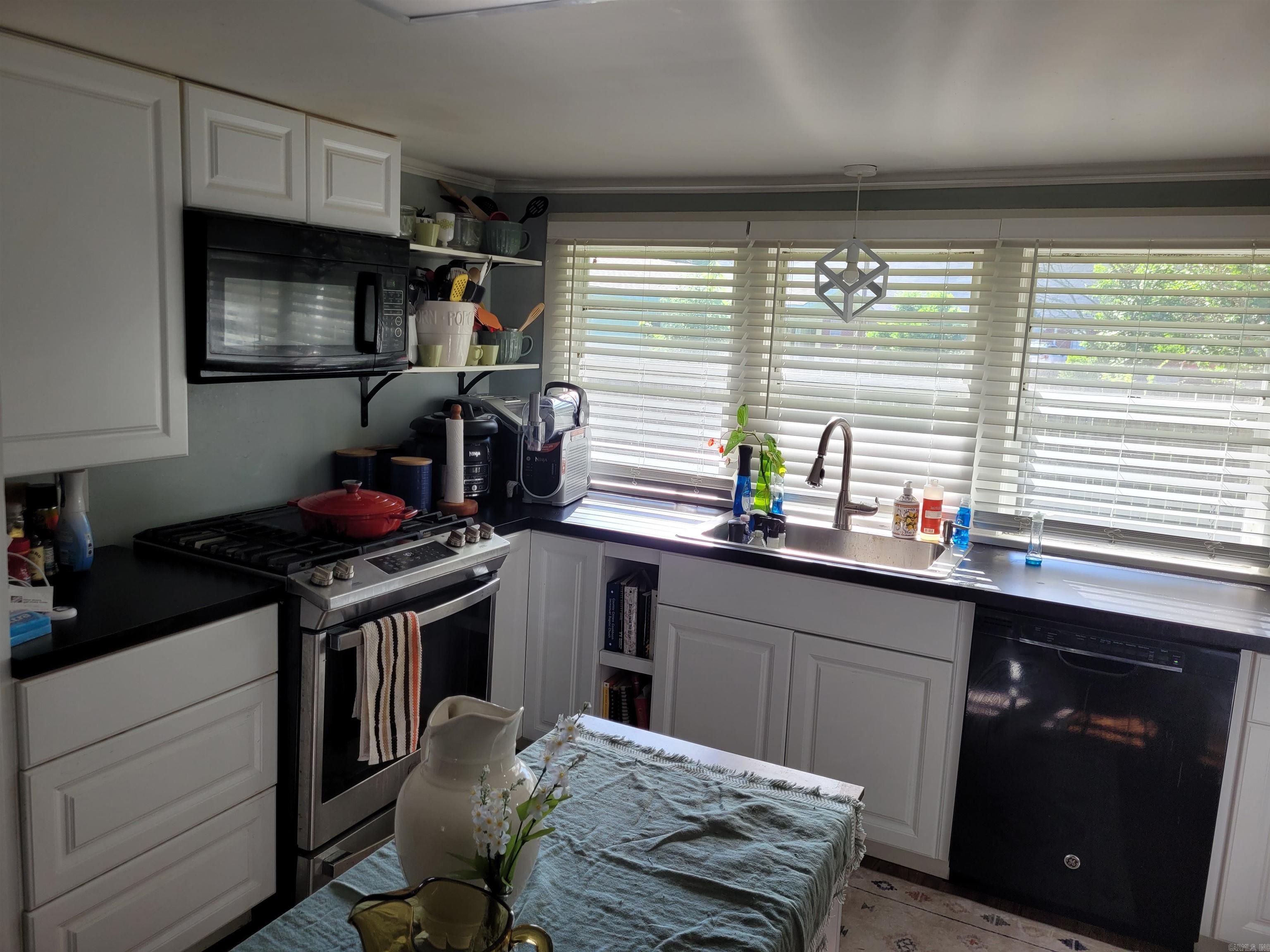 202 Matthews Street Property Photo 8