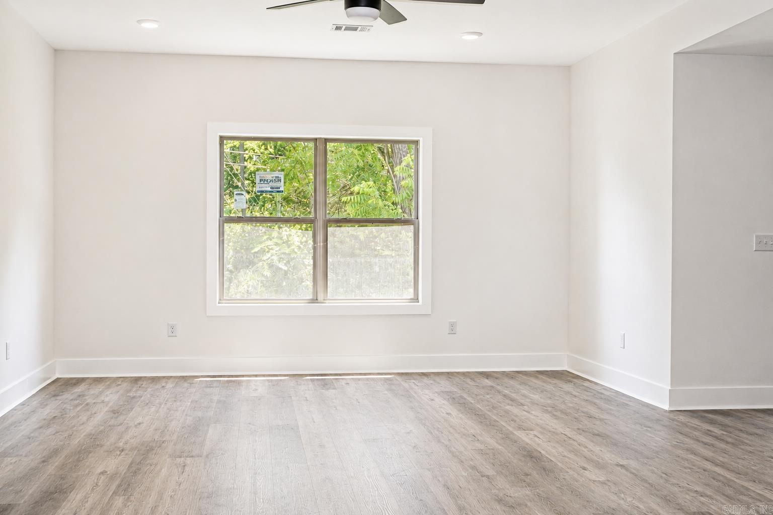 5400 Lotus St. Property Photo 5
