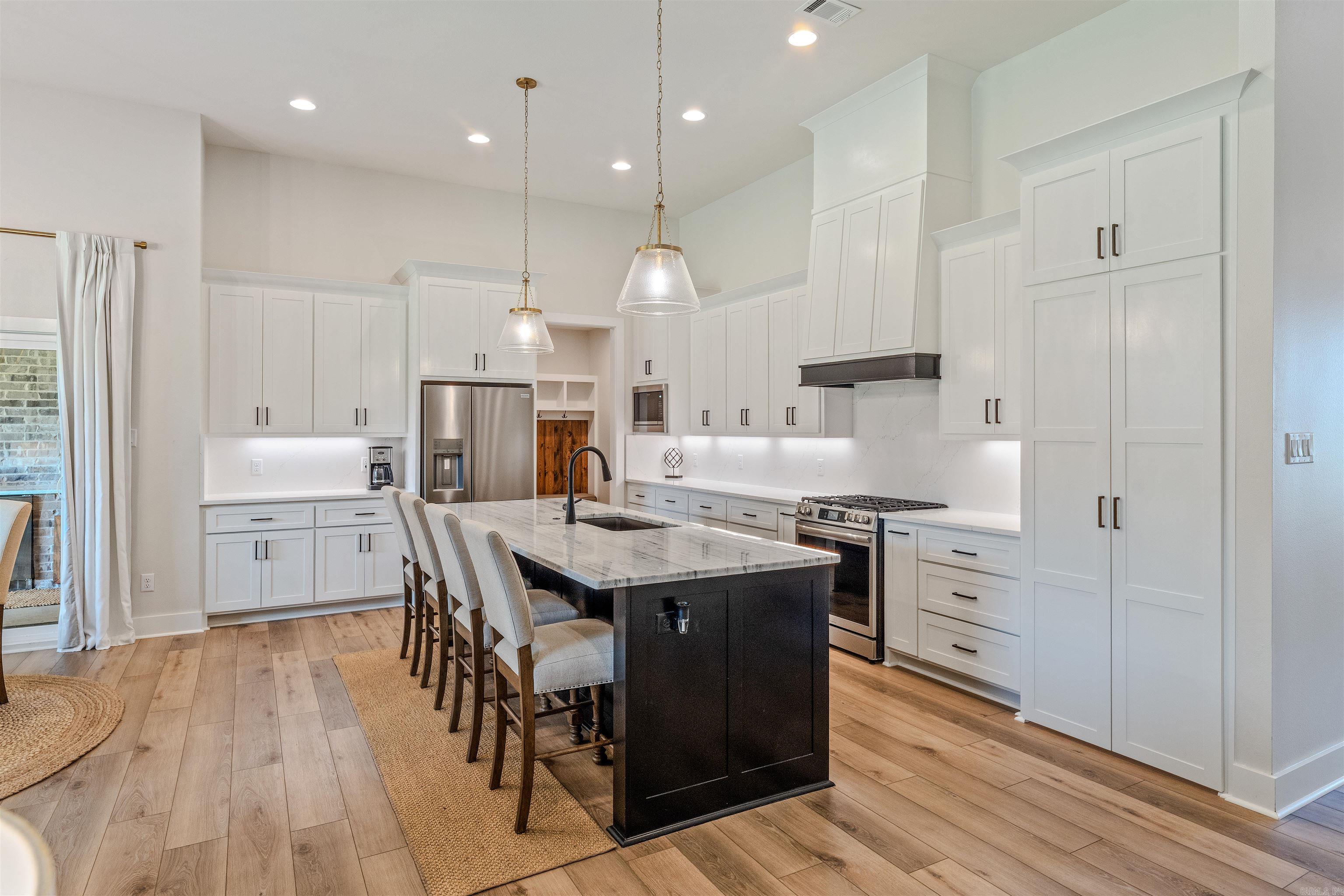 6037 Coral Ridge Drive Property Photo 8