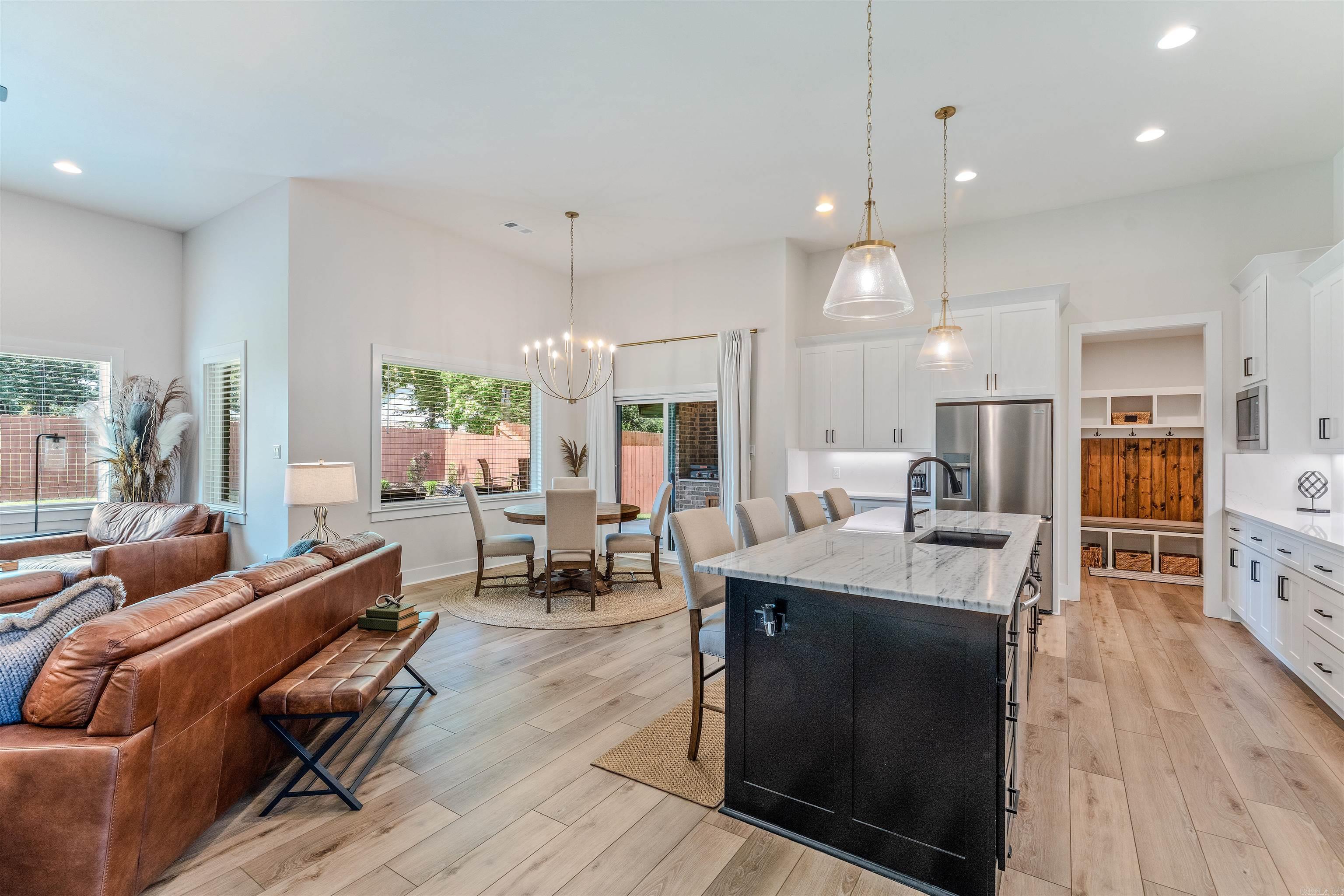 6037 Coral Ridge Drive Property Photo 14