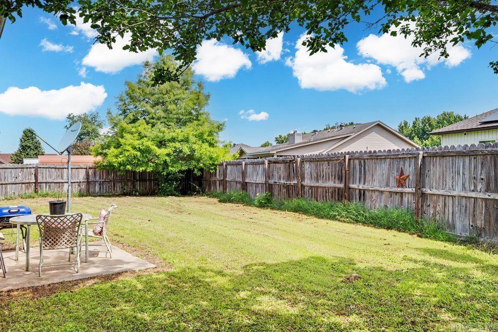 100 Meadowlark Property Photo 3