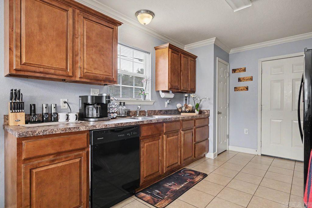 100 Meadowlark Property Photo 4