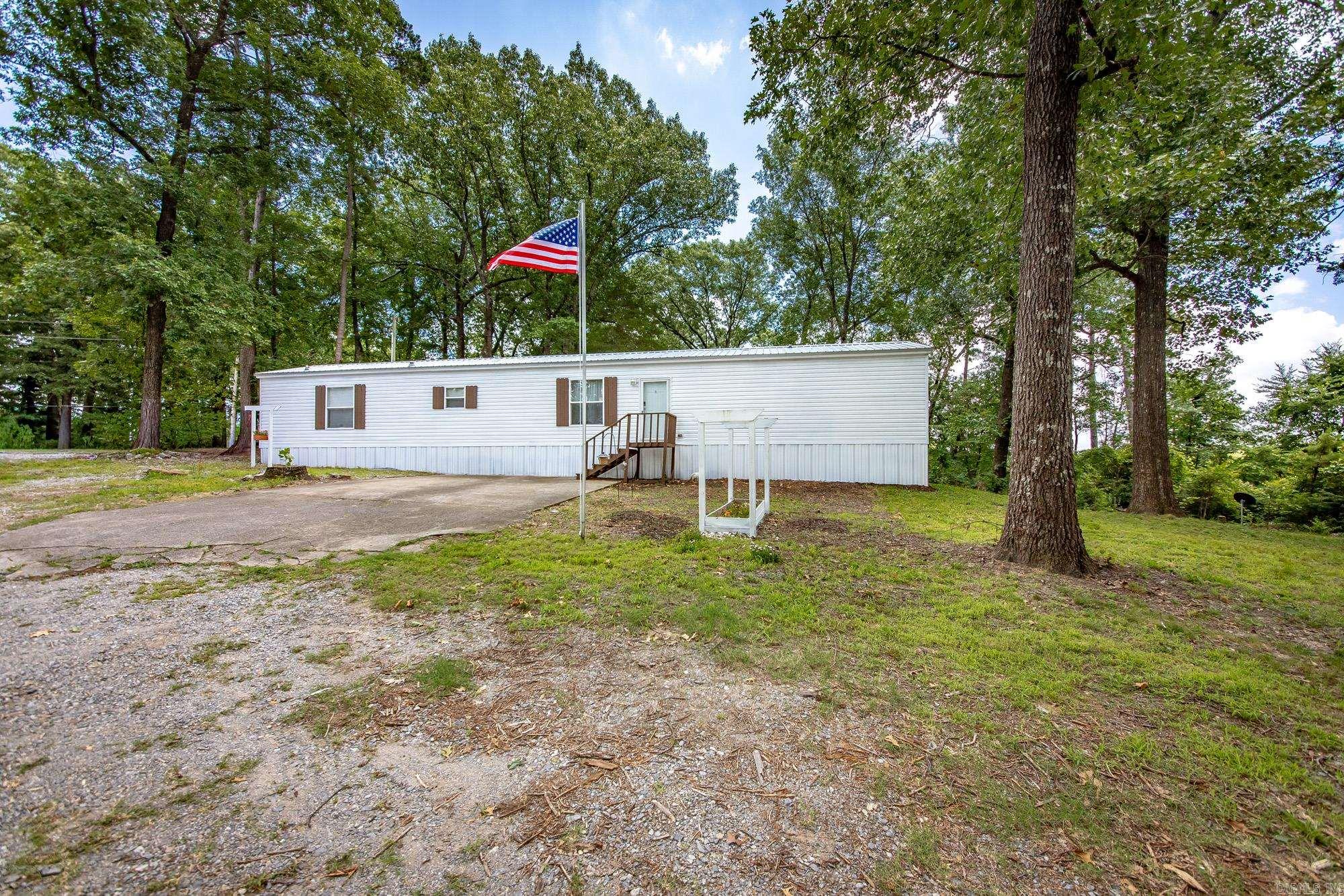 19928 Sally Circle Property Photo 4