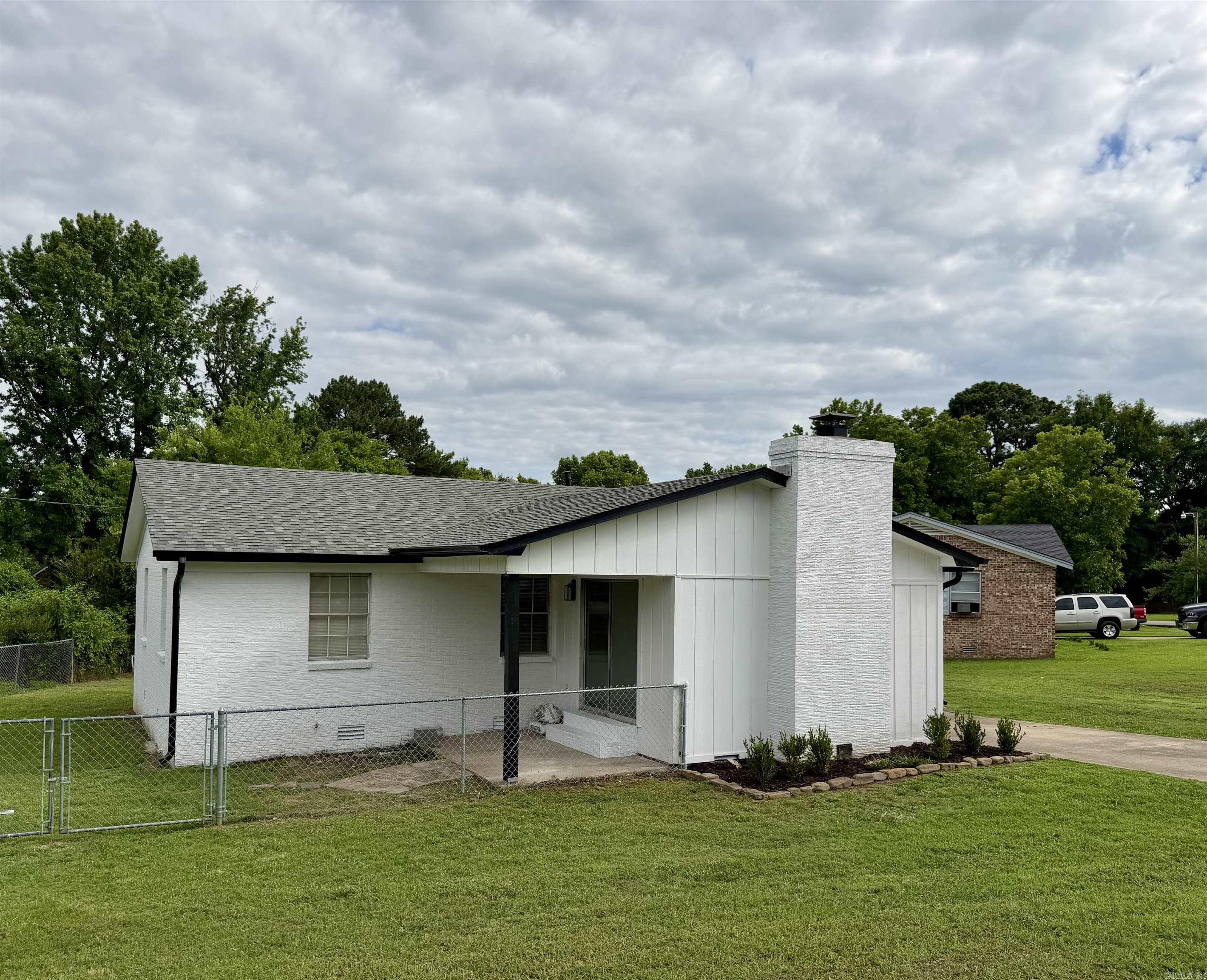 19 Thompson Dr Property Photo 1