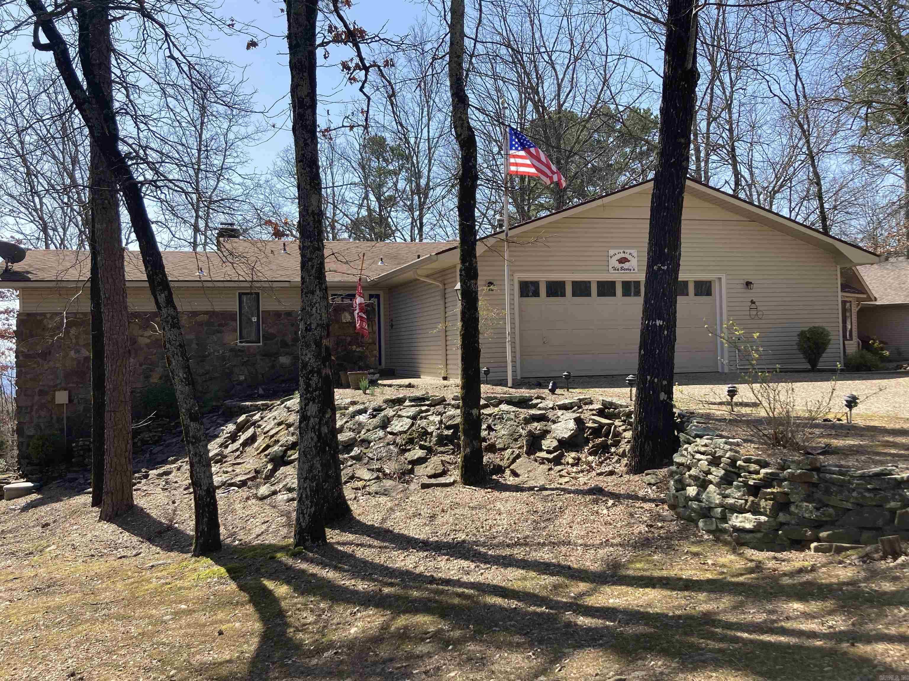 215 Pine Hill Rd Property Photo 3