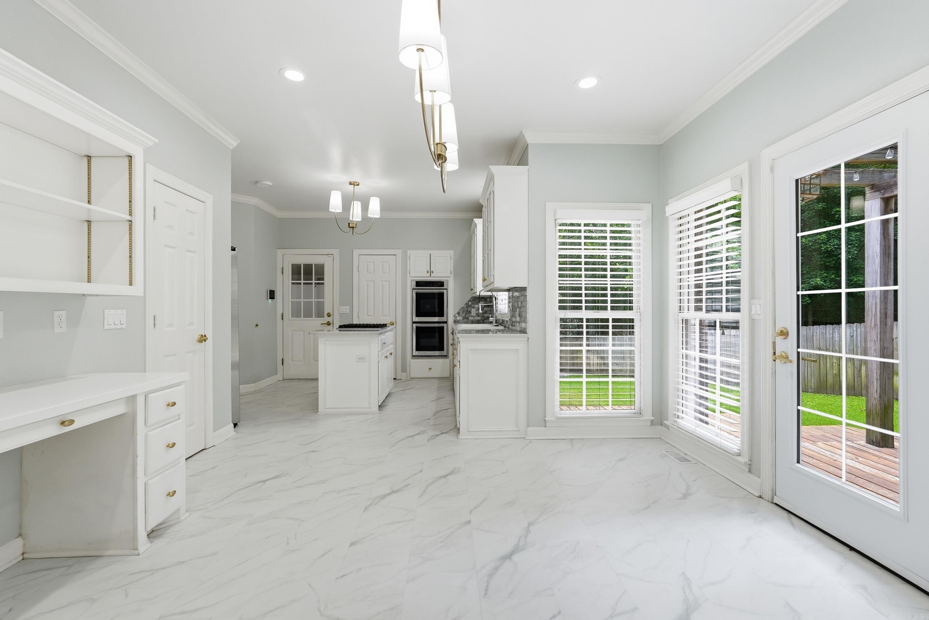 13609 Napoleon Road Property Photo 3
