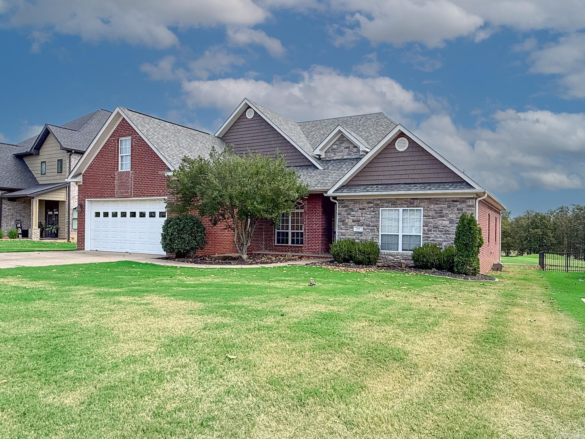 1104 Aberdour Drive Property Photo 3