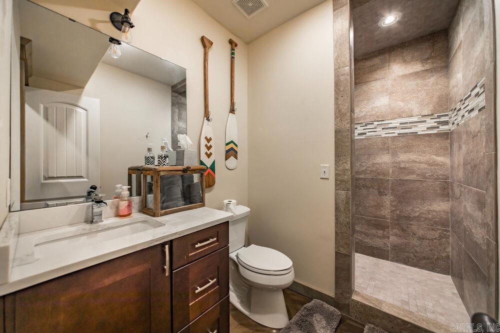 7910 Edgemont Rd, Suite 303 Property Photo 11