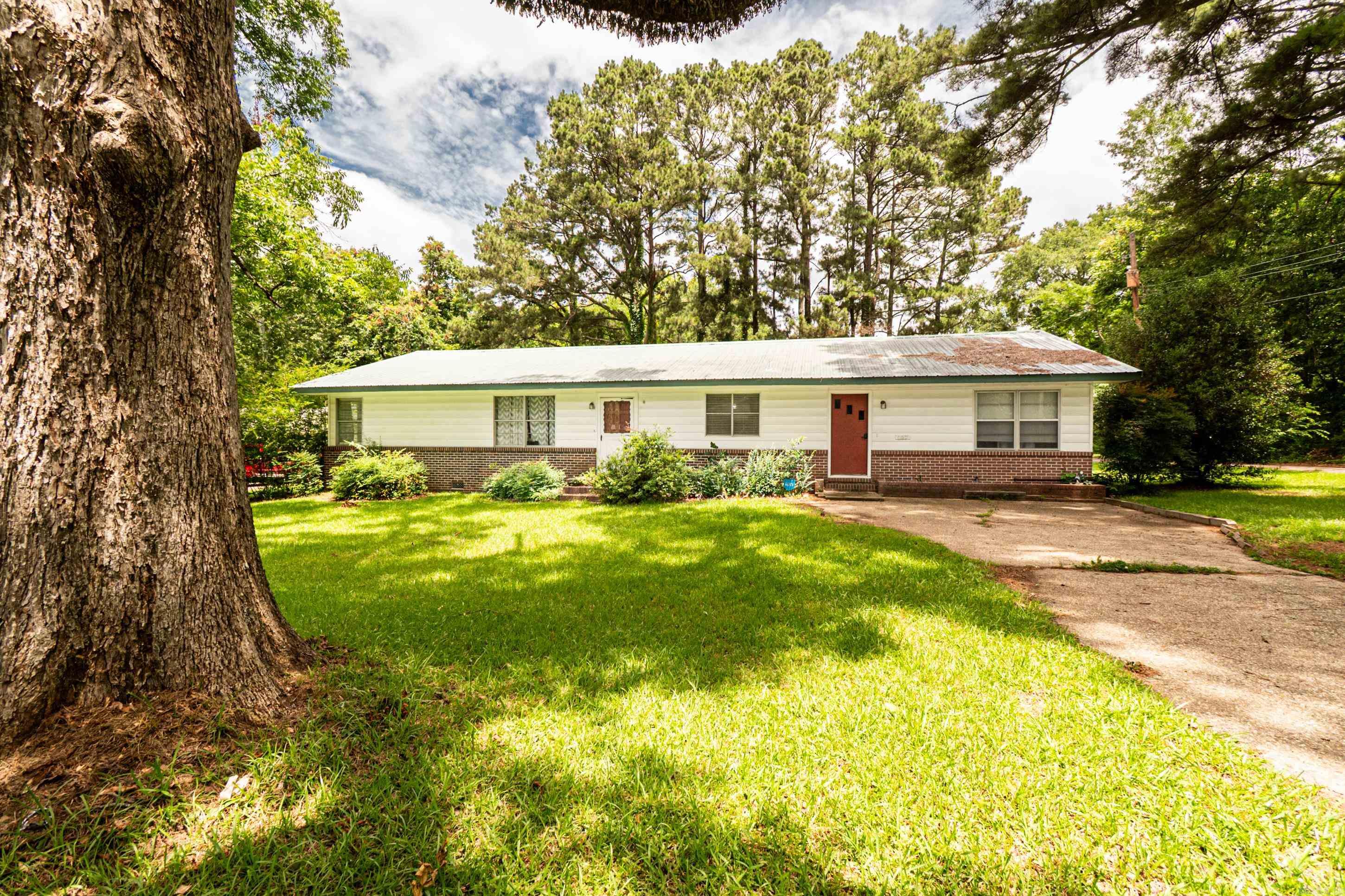 127 E Pope St Property Photo 1