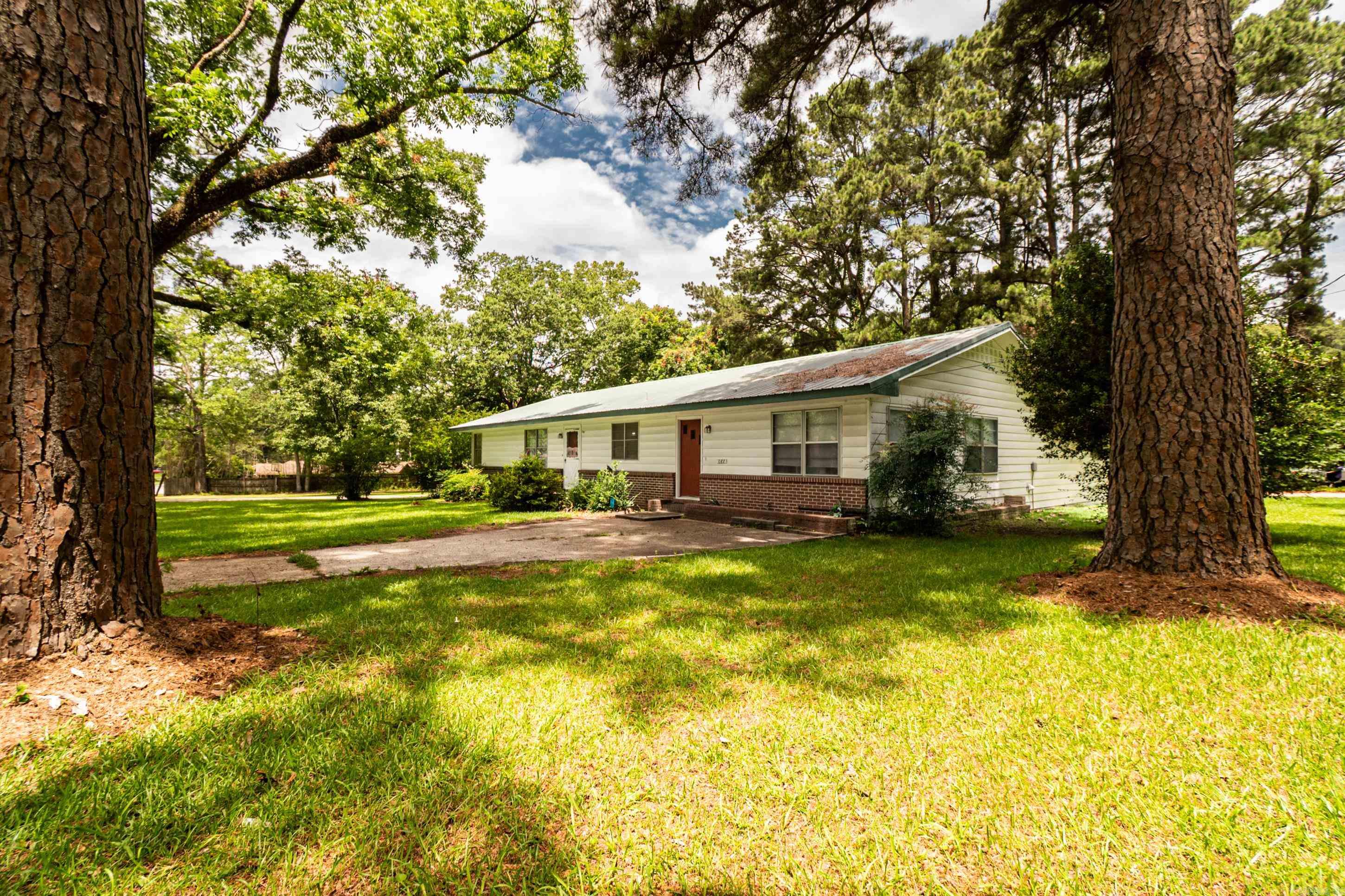 127 E Pope St Property Photo 3