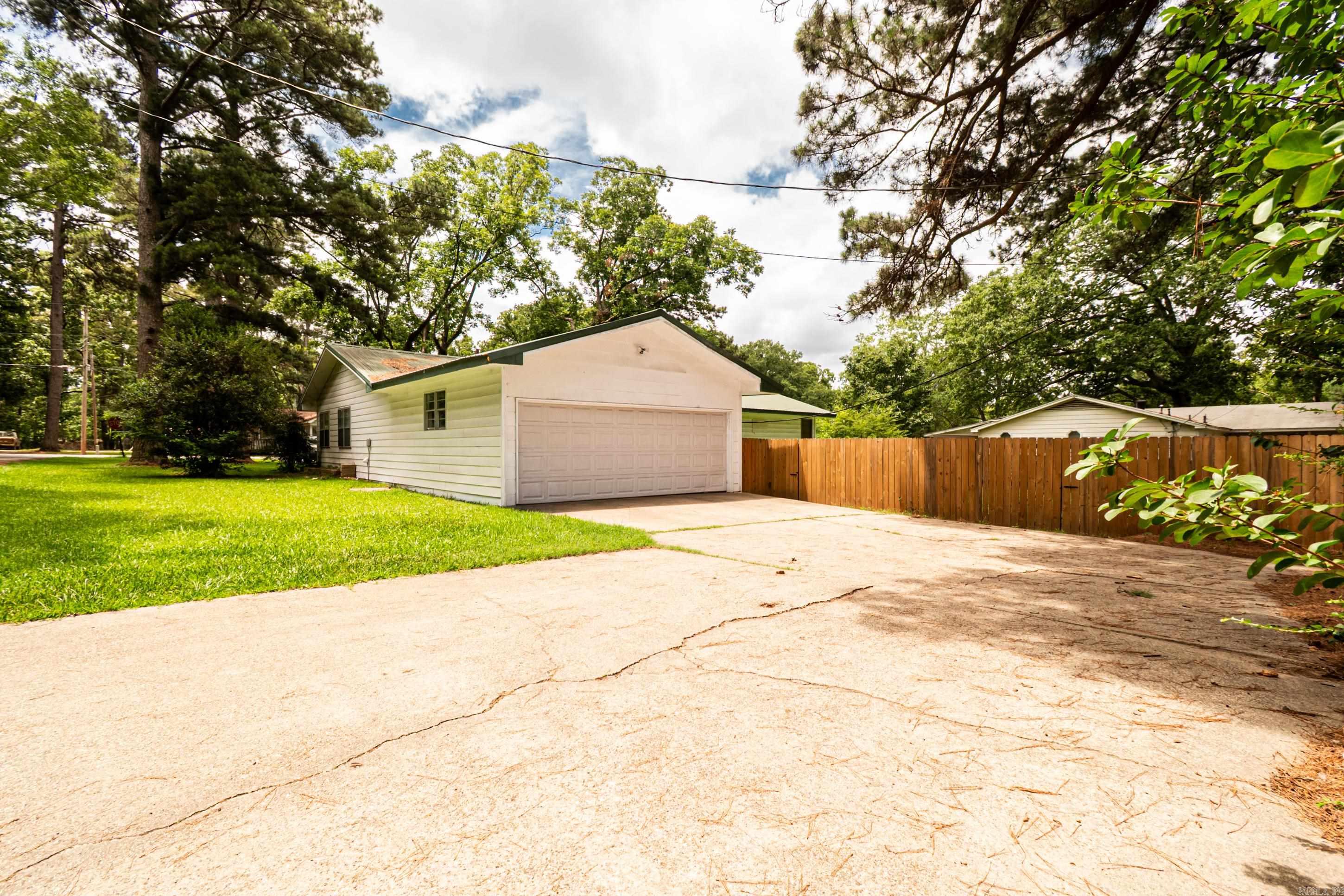 127 E Pope St Property Photo 4