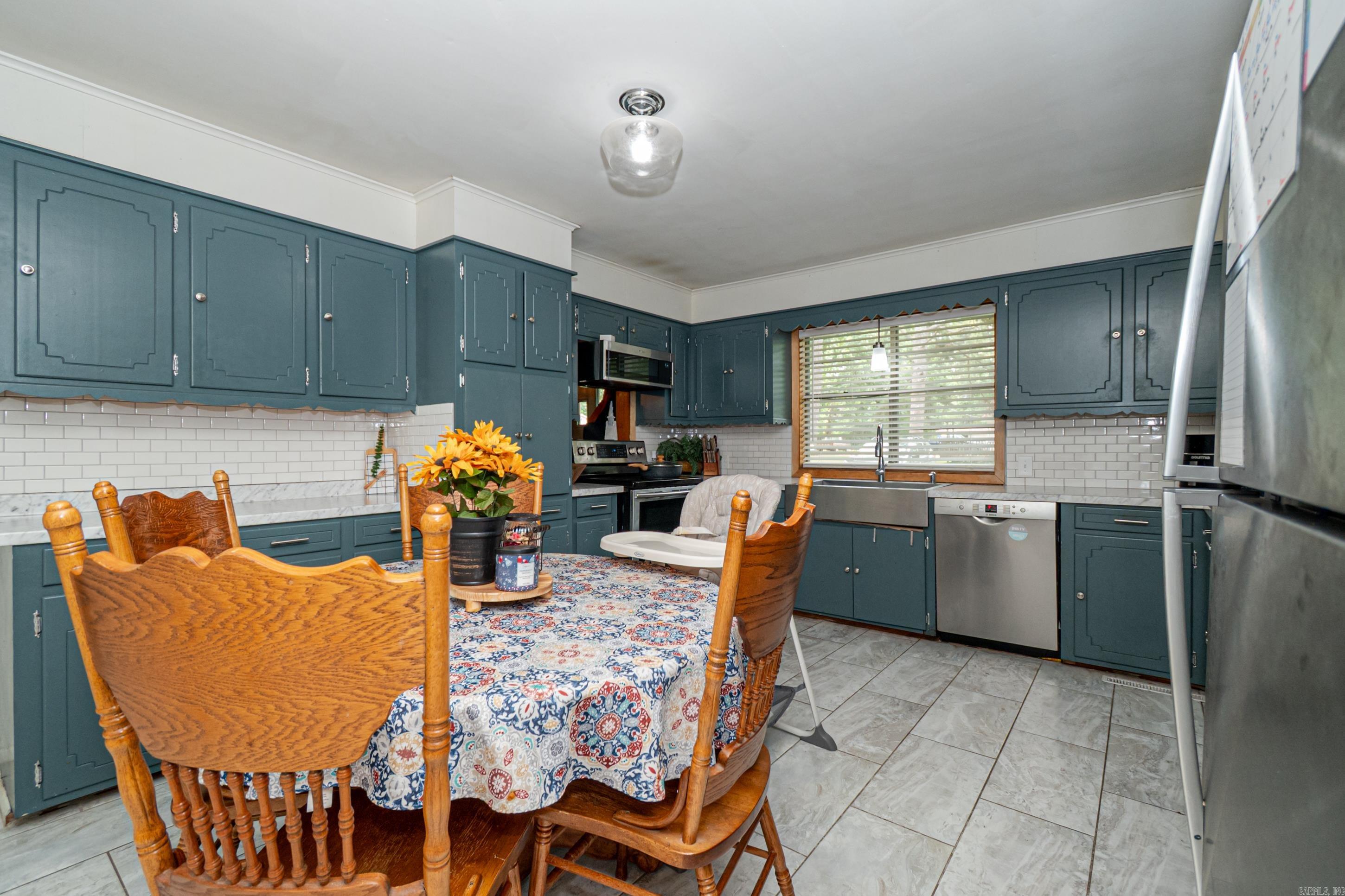 127 E Pope St Property Photo 8