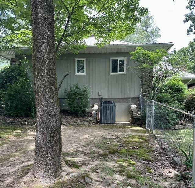 105 Crest Drive Property Photo 4