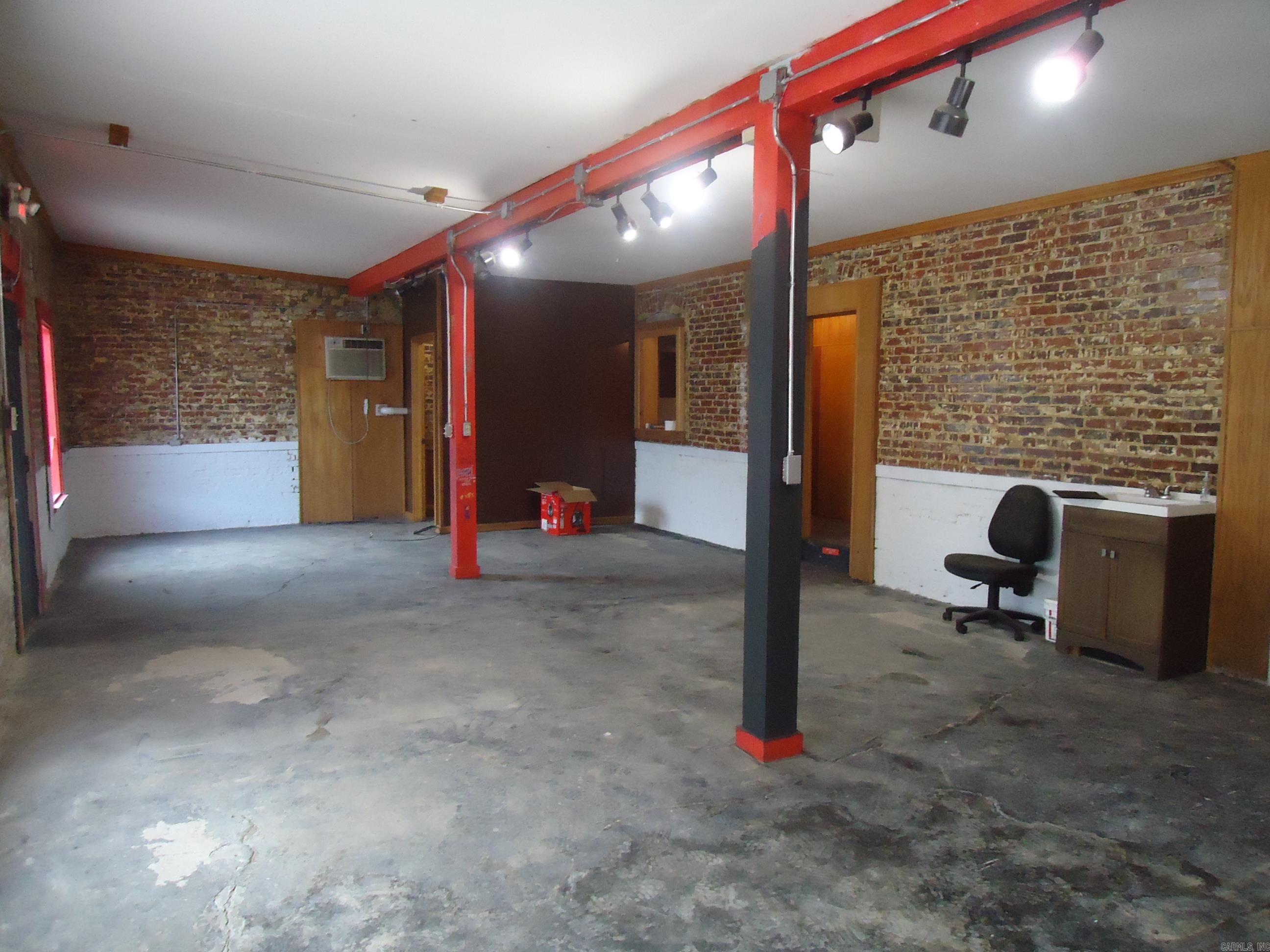 412 Broadway Street Property Photo 14