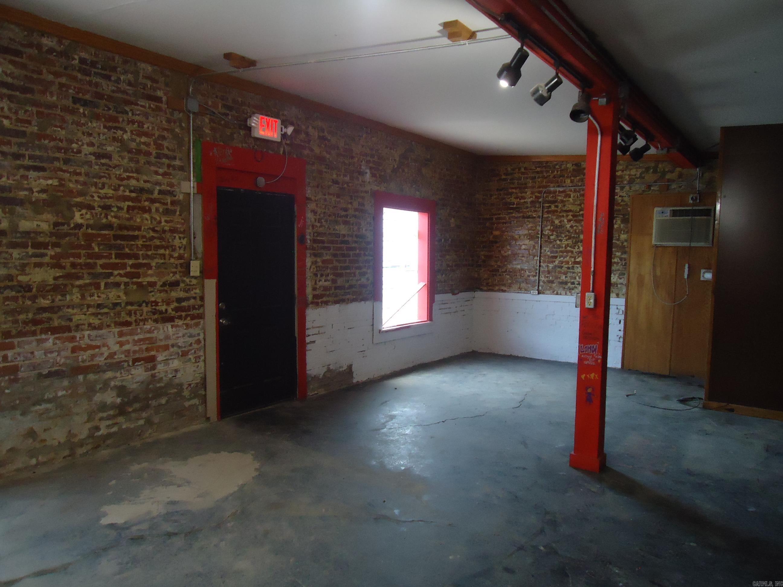 412 Broadway Street Property Photo 15