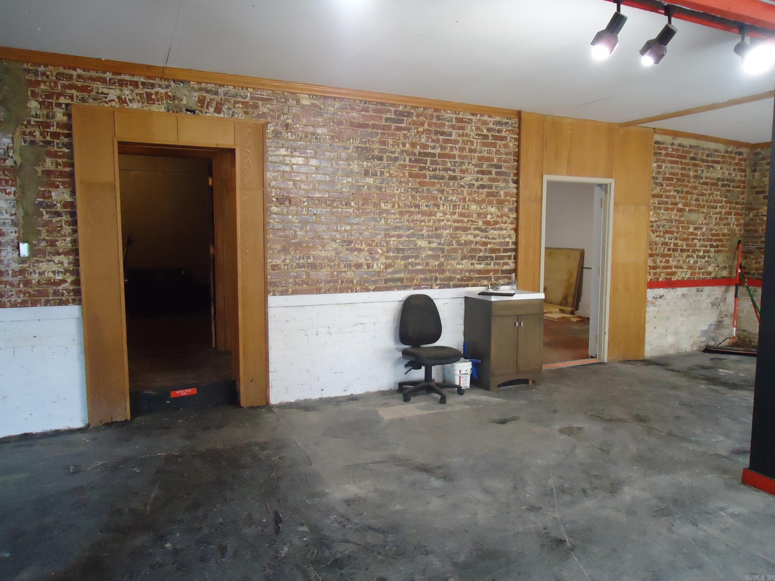 412 Broadway Street Property Photo 28