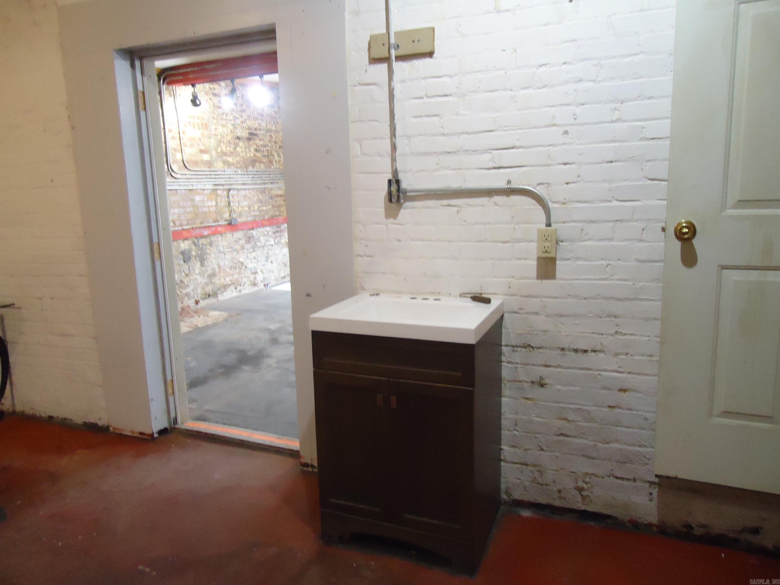 412 Broadway Street Property Photo 33