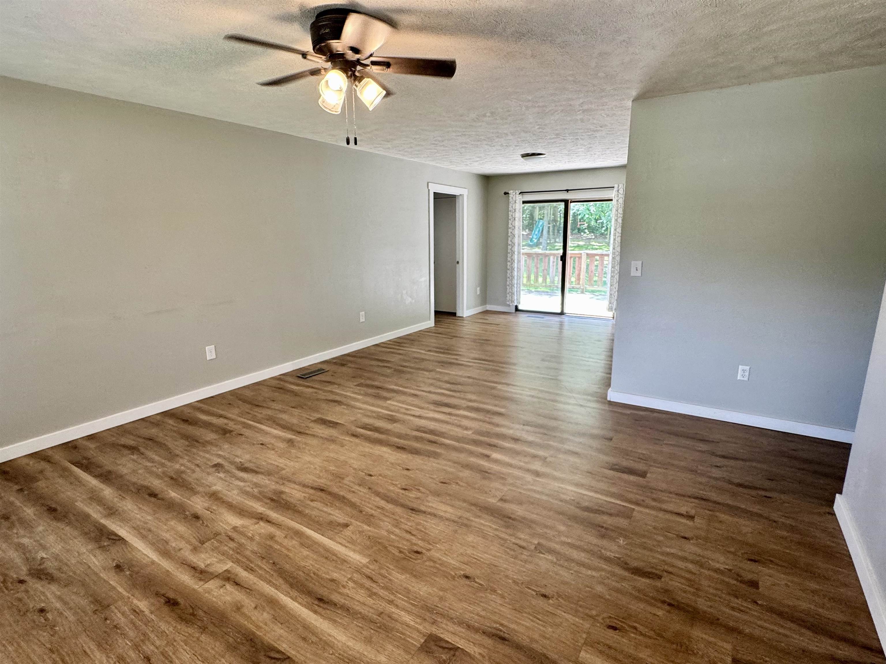 44 Sara Cir Property Photo 6