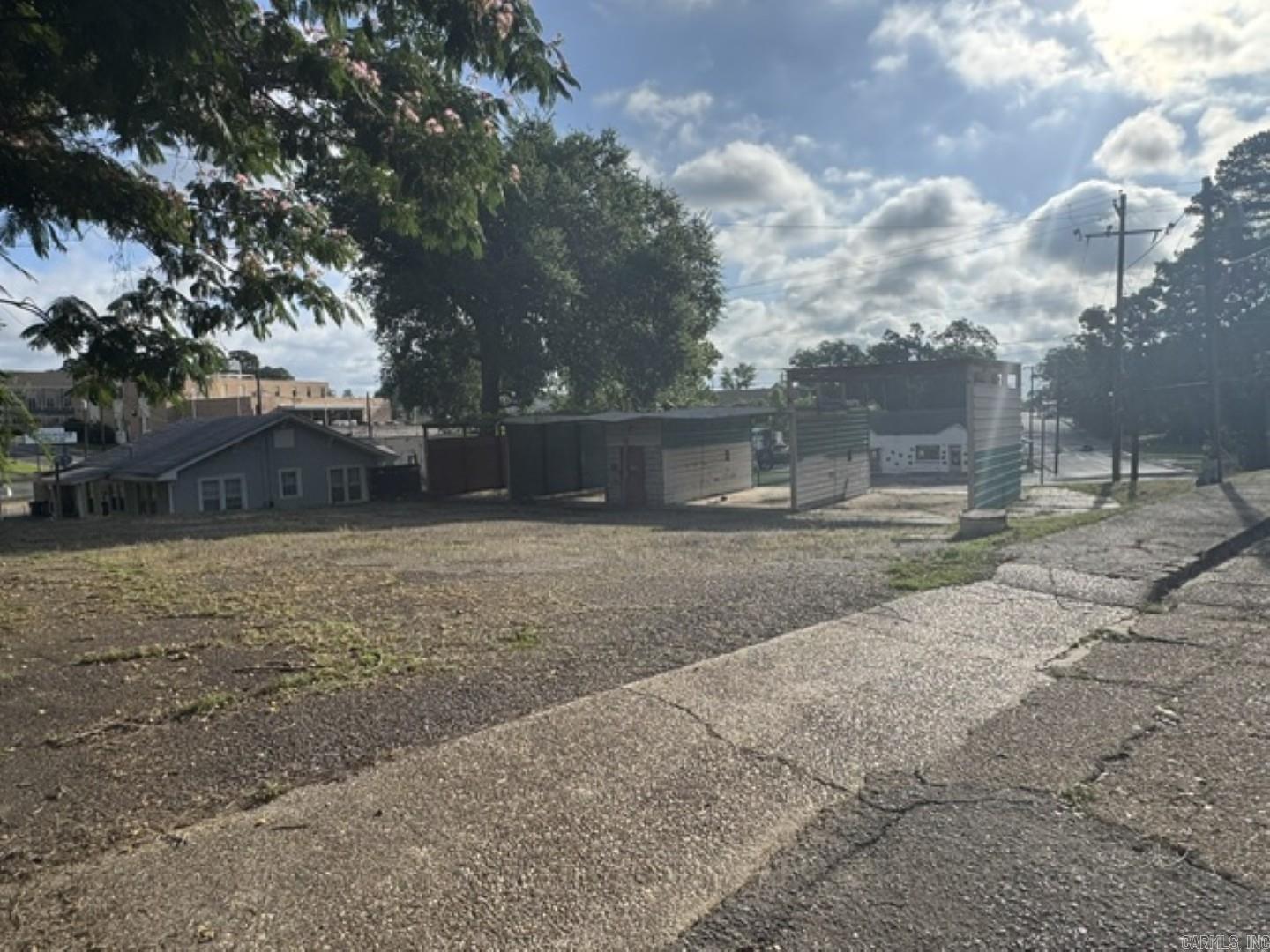 170 California Ave Property Photo 1