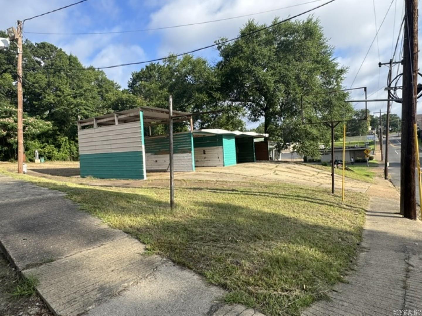 170 California Ave Property Photo 2