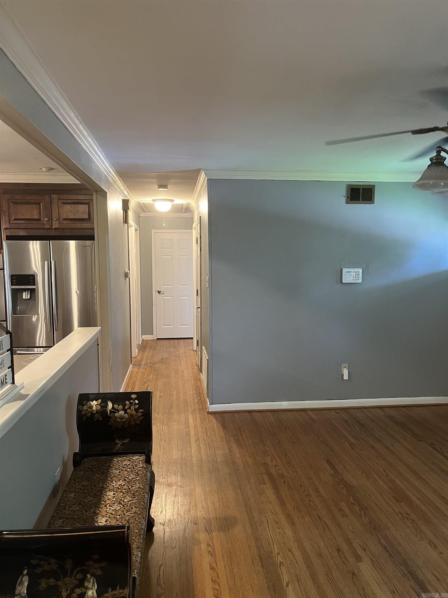 4413 N Locust St Property Photo 4