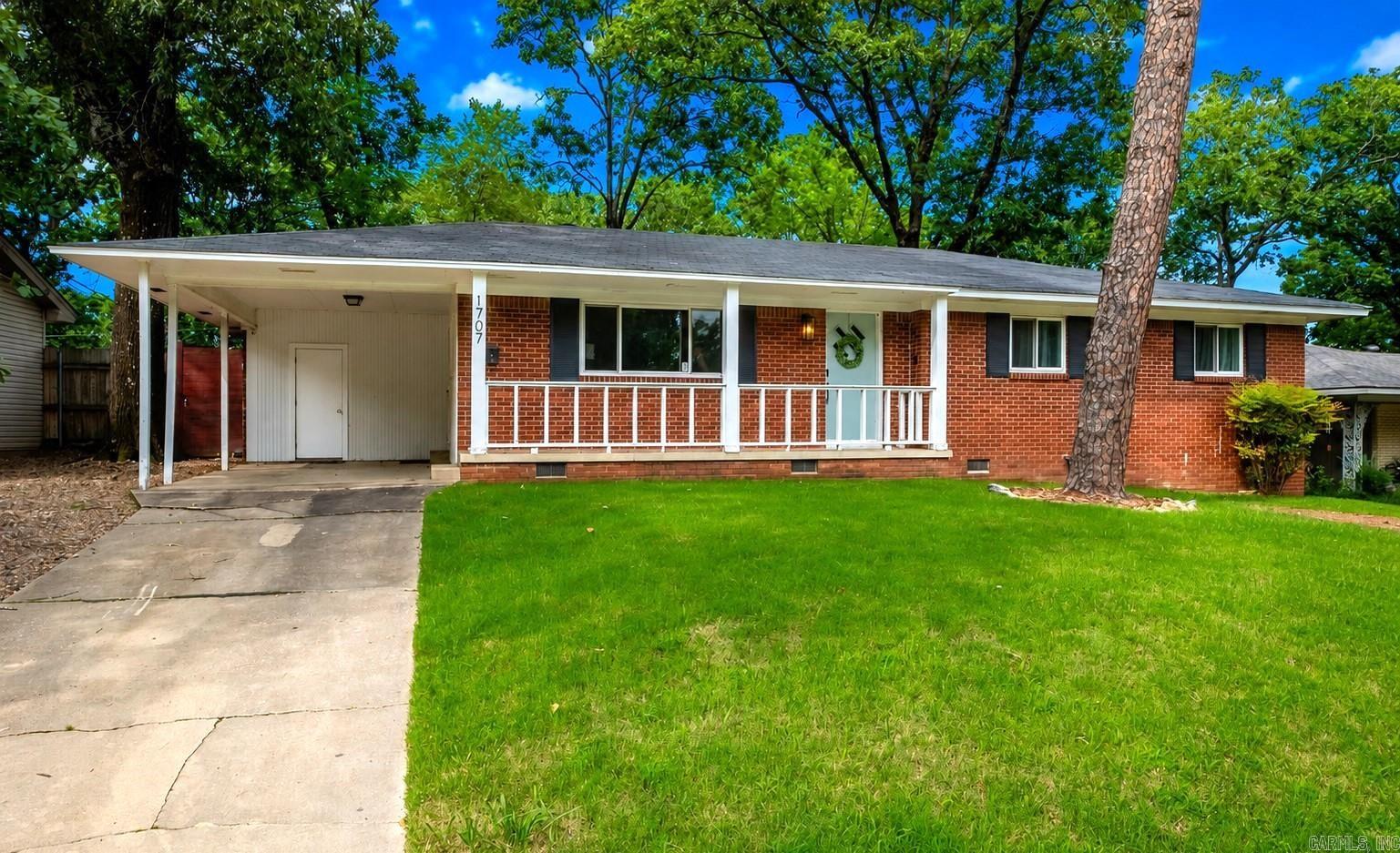 1707 Crestwood Road Property Photo 1
