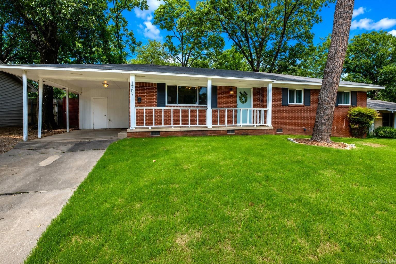 1707 Crestwood Road Property Photo 3