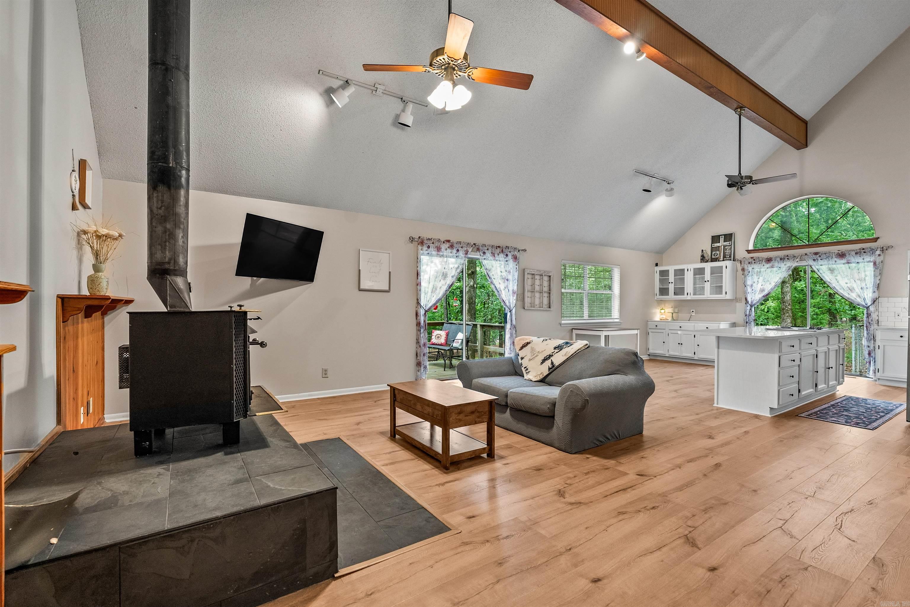 15807 Hunter Lane Property Photo 7