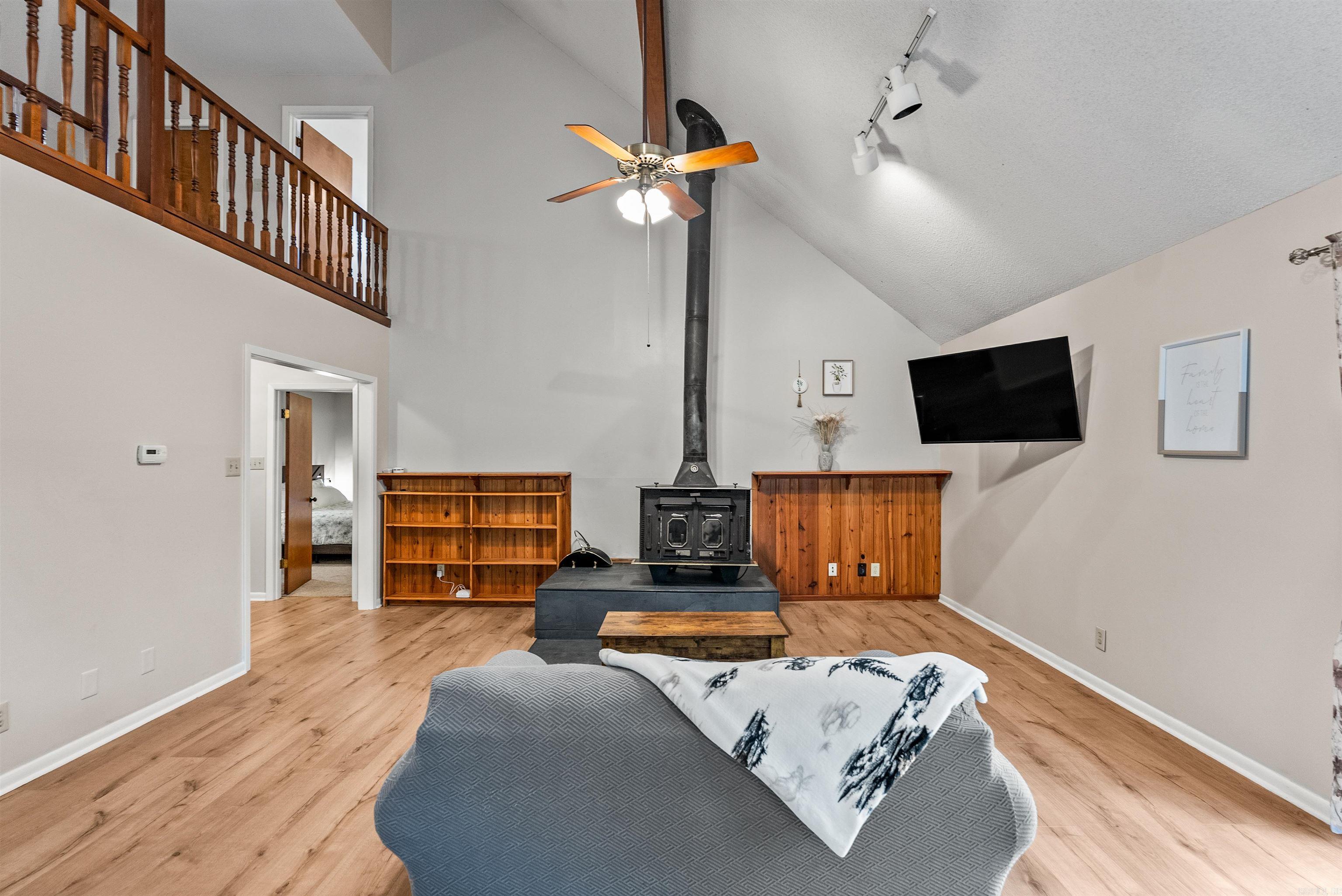 15807 Hunter Lane Property Photo 9