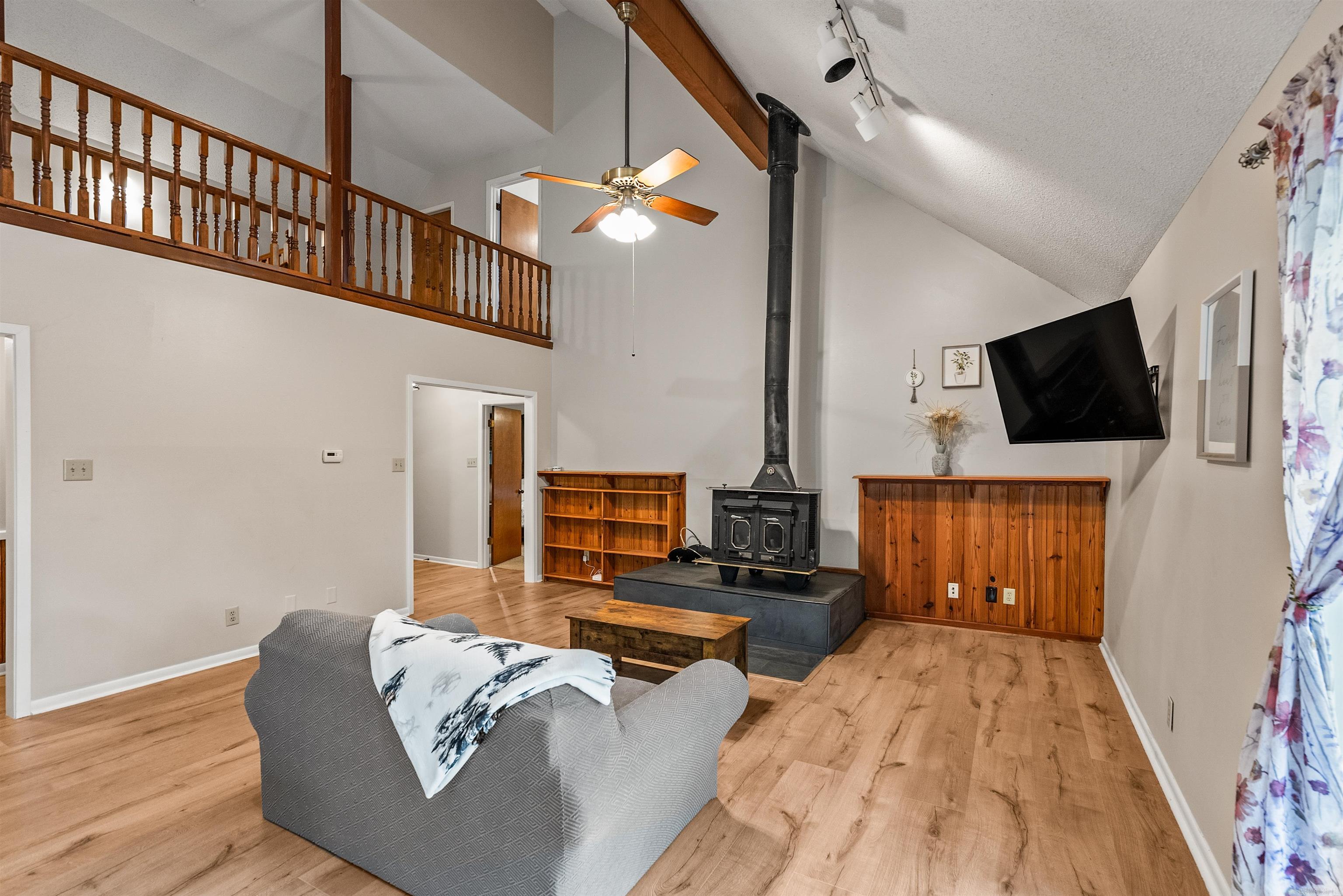 15807 Hunter Lane Property Photo 10