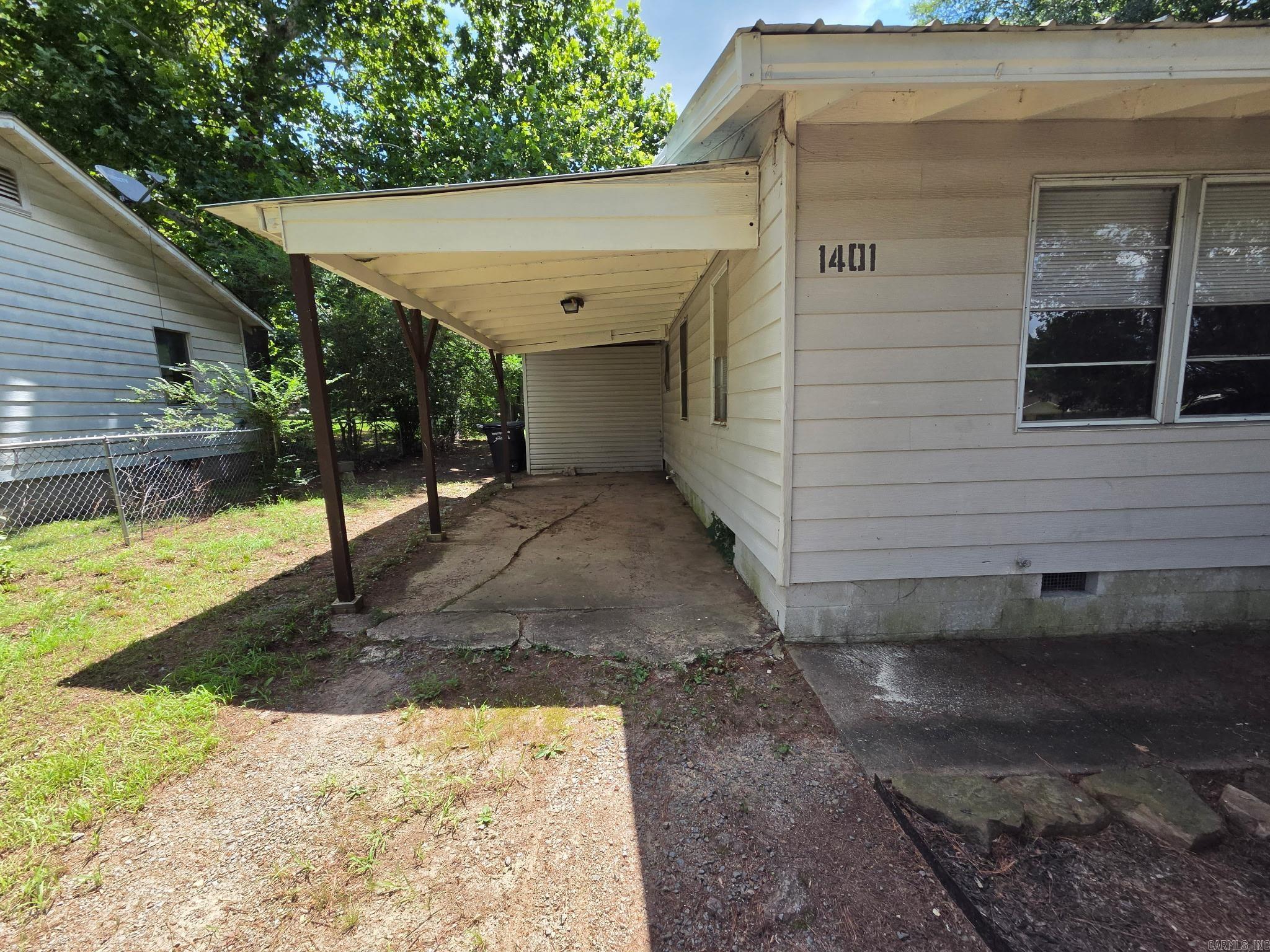 1401 S Bailey Street Property Photo 3