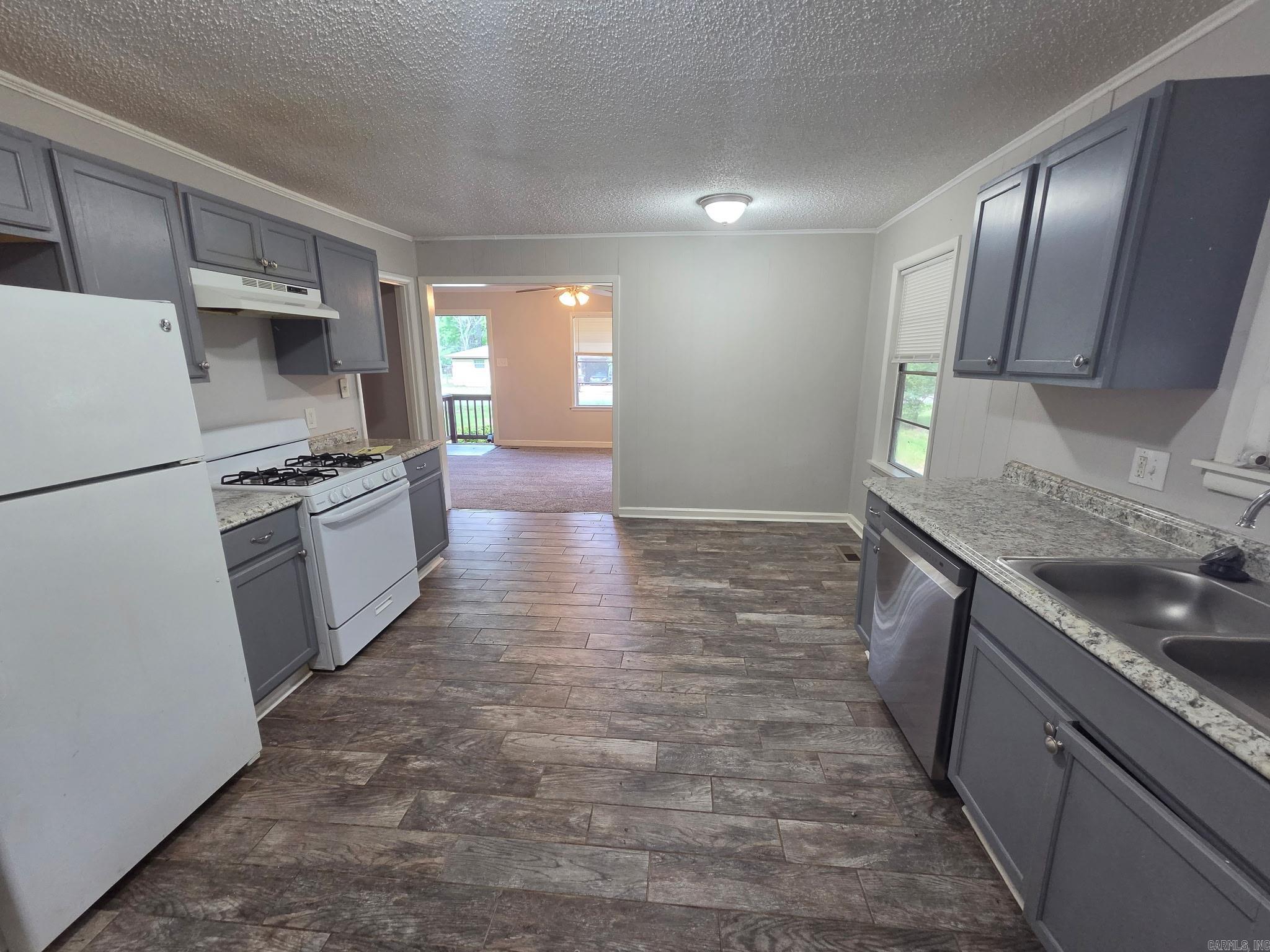 1401 S Bailey Street Property Photo 7
