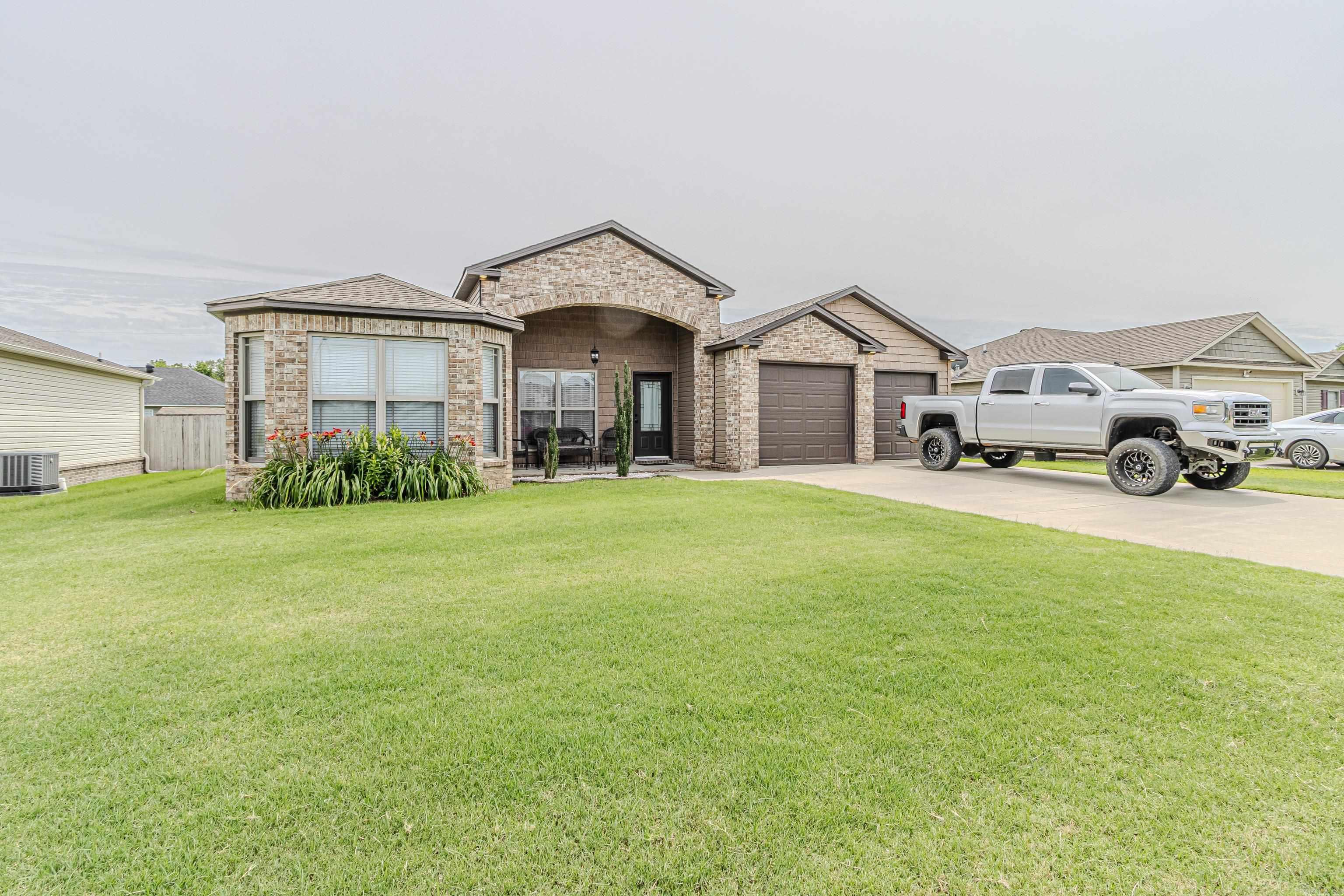 200 Gavin Drive Property Photo 1